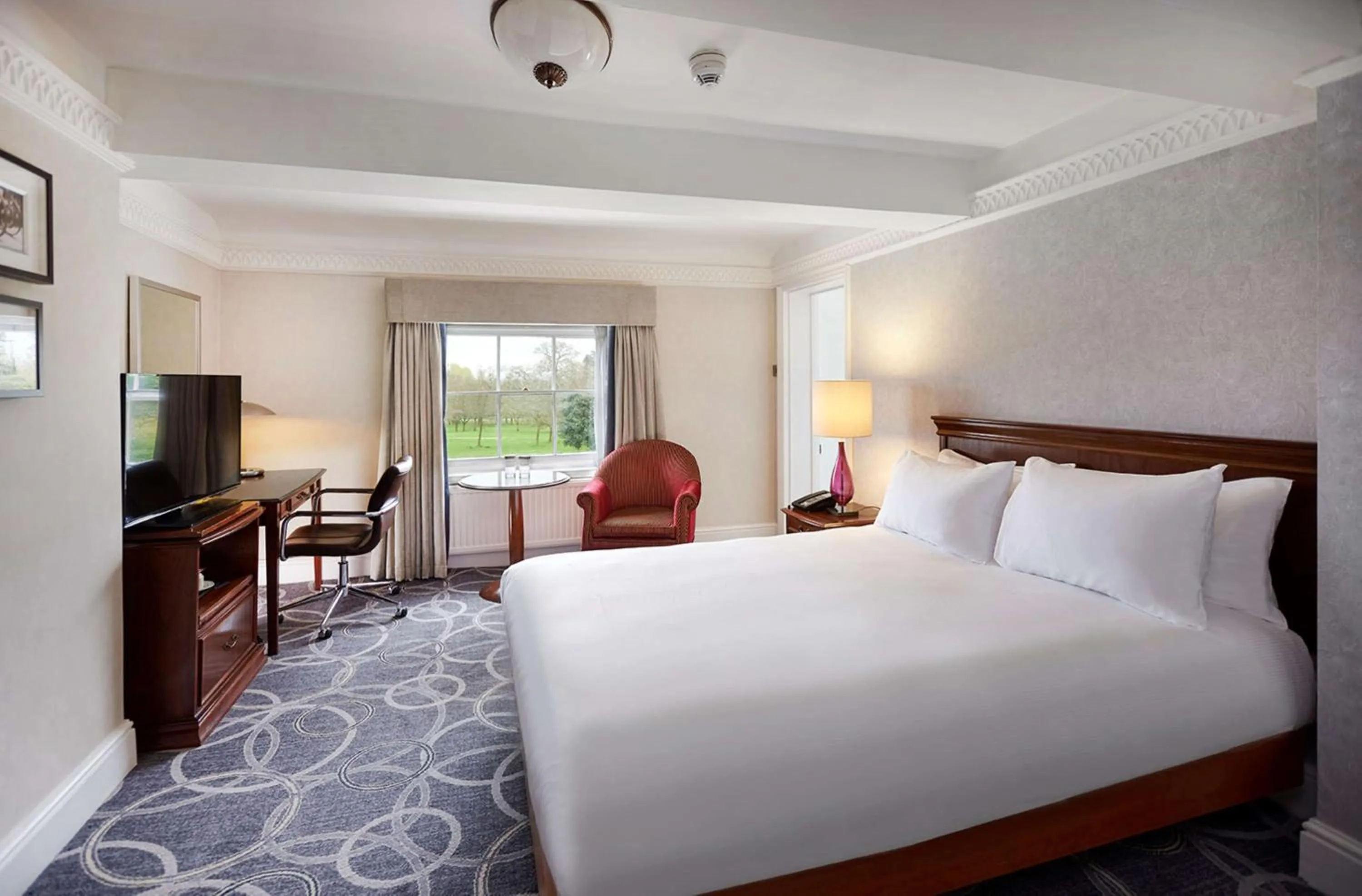 Bedroom, Bed in Hilton Puckrup Hall Hotel & Golf Club, Tewkesbury