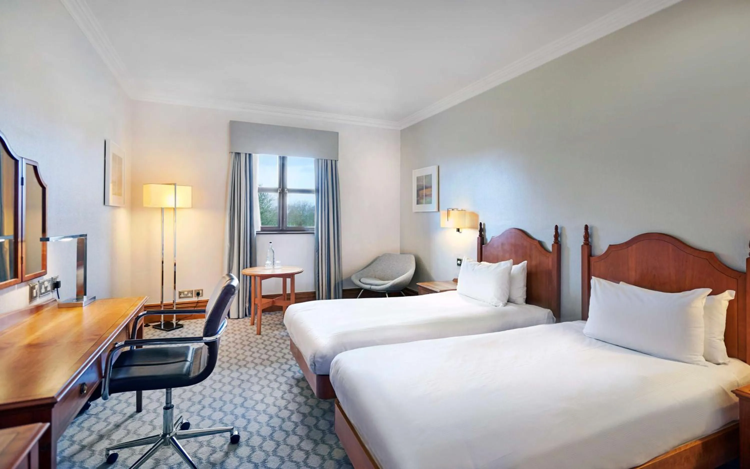 Bedroom, Bed in Hilton Puckrup Hall Hotel & Golf Club, Tewkesbury