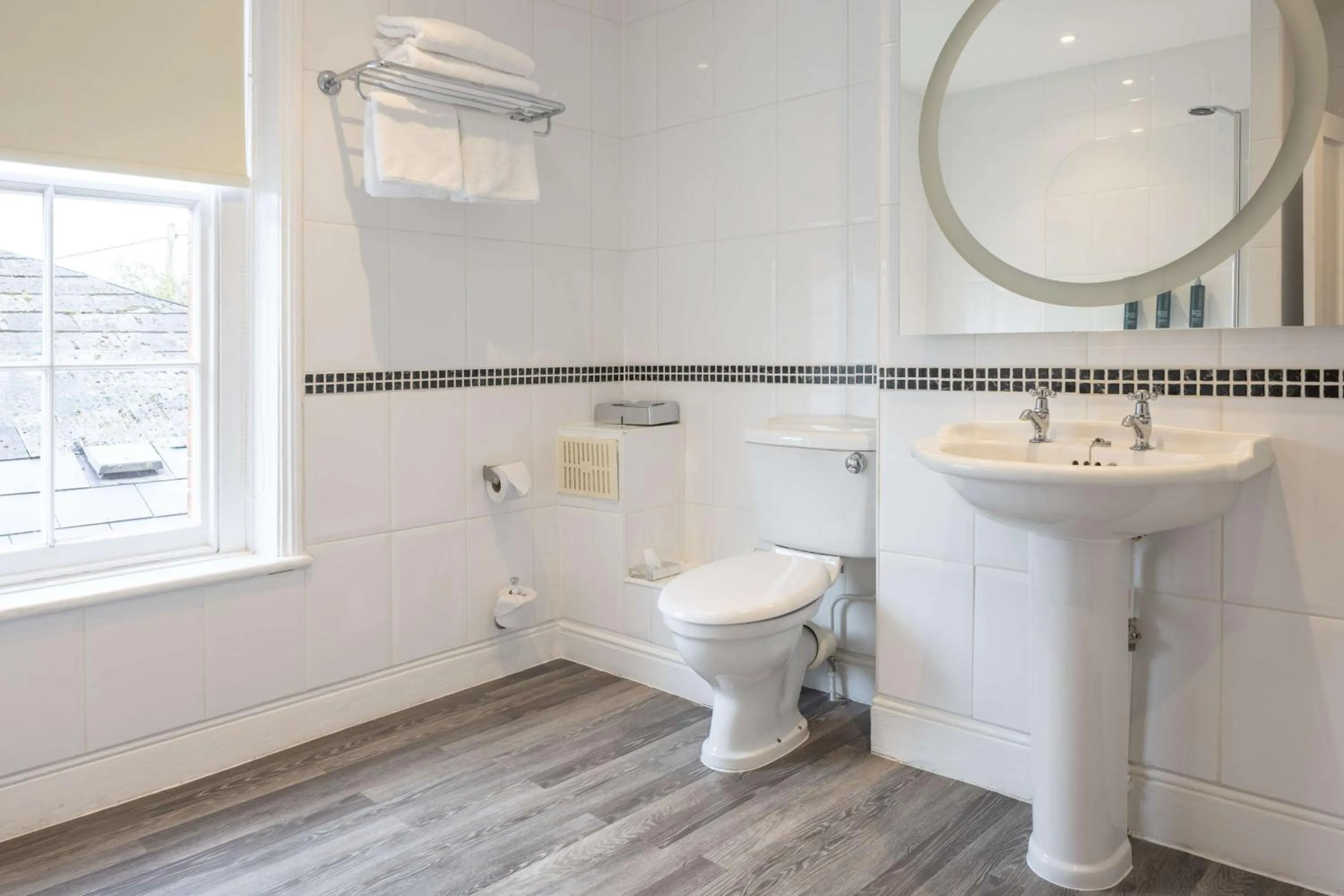 Bathroom in Hilton Puckrup Hall Hotel & Golf Club, Tewkesbury