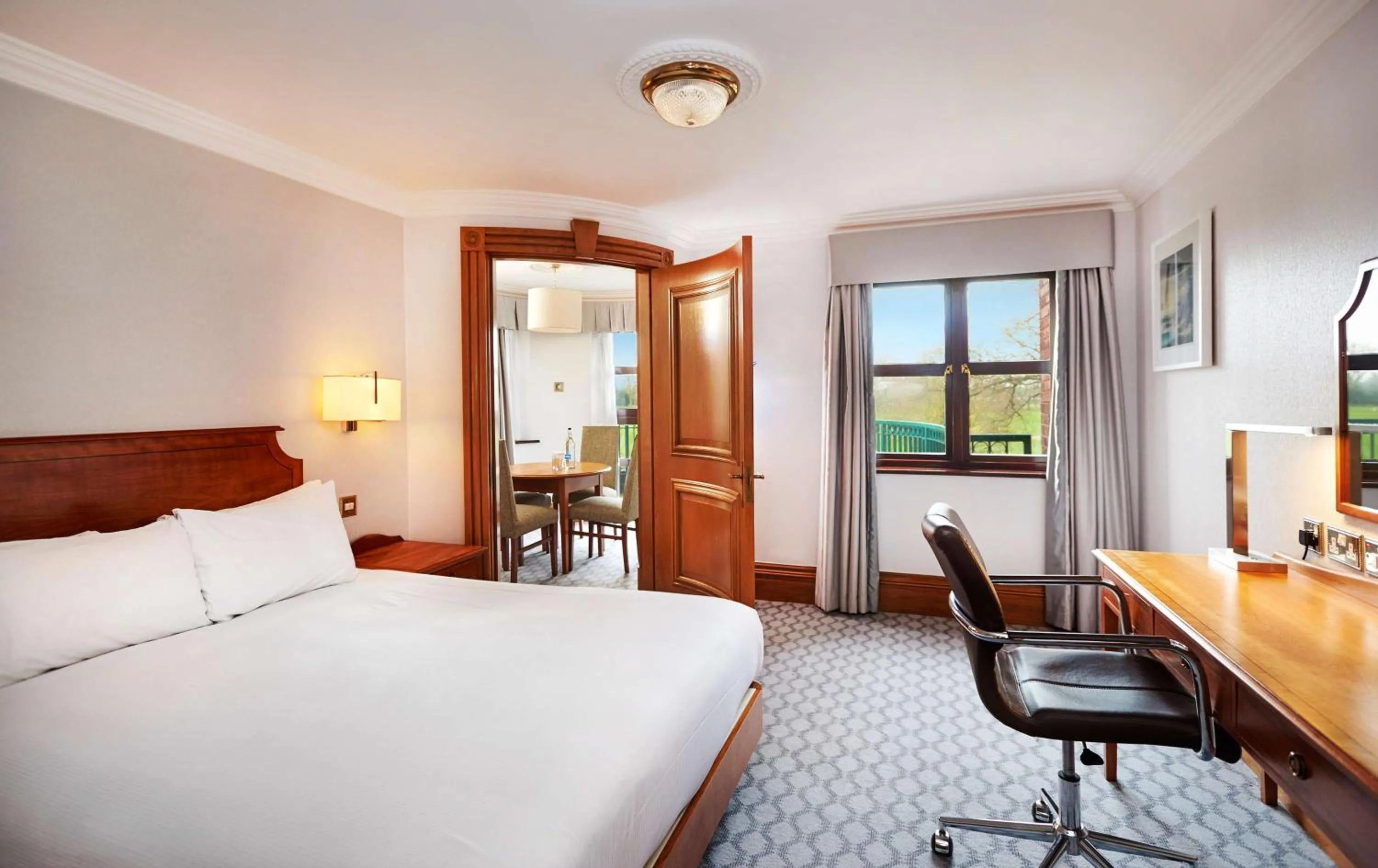 Bed in Hilton Puckrup Hall Hotel & Golf Club, Tewkesbury