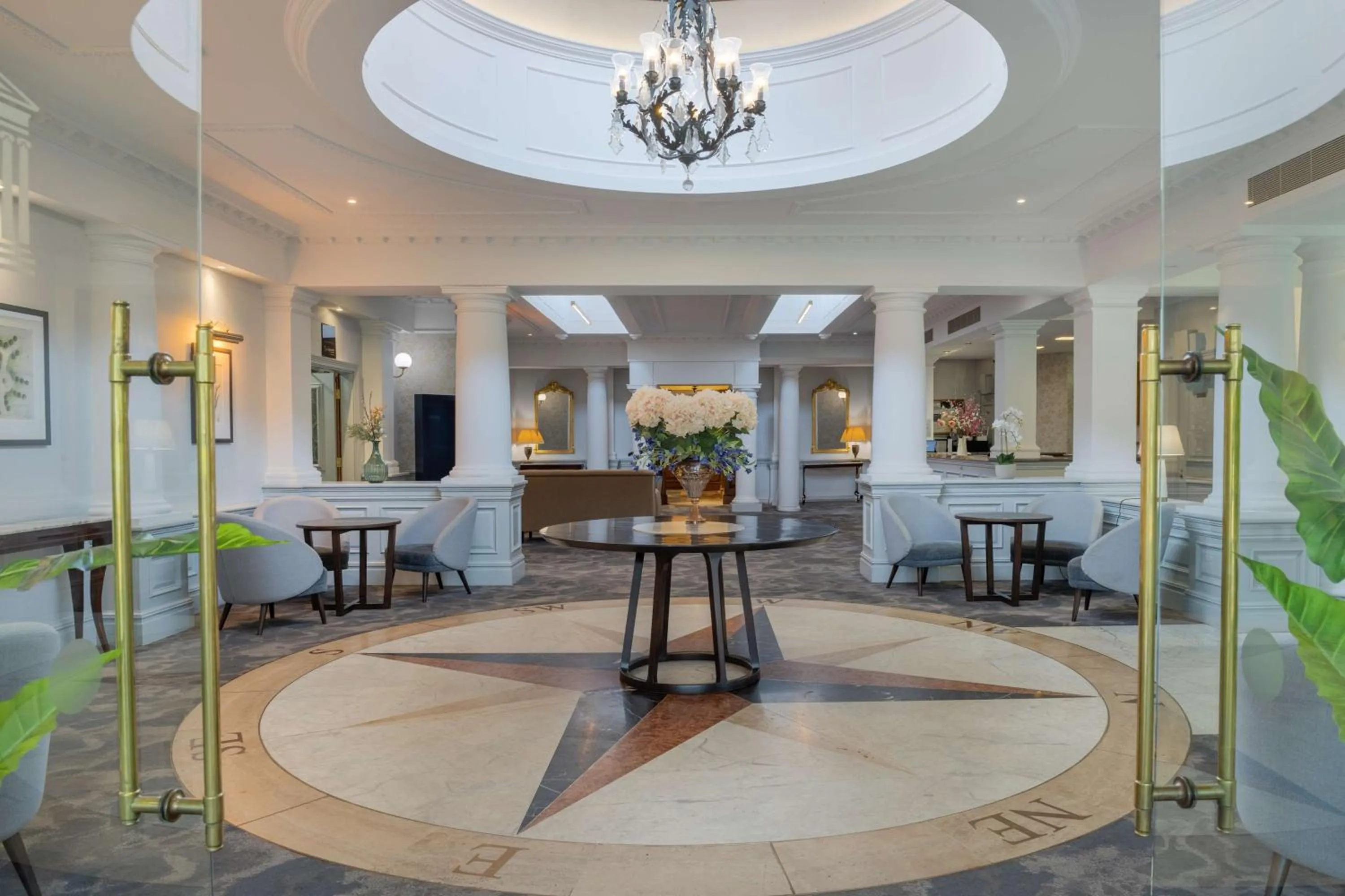 Lobby or reception in Hilton Puckrup Hall Hotel & Golf Club, Tewkesbury