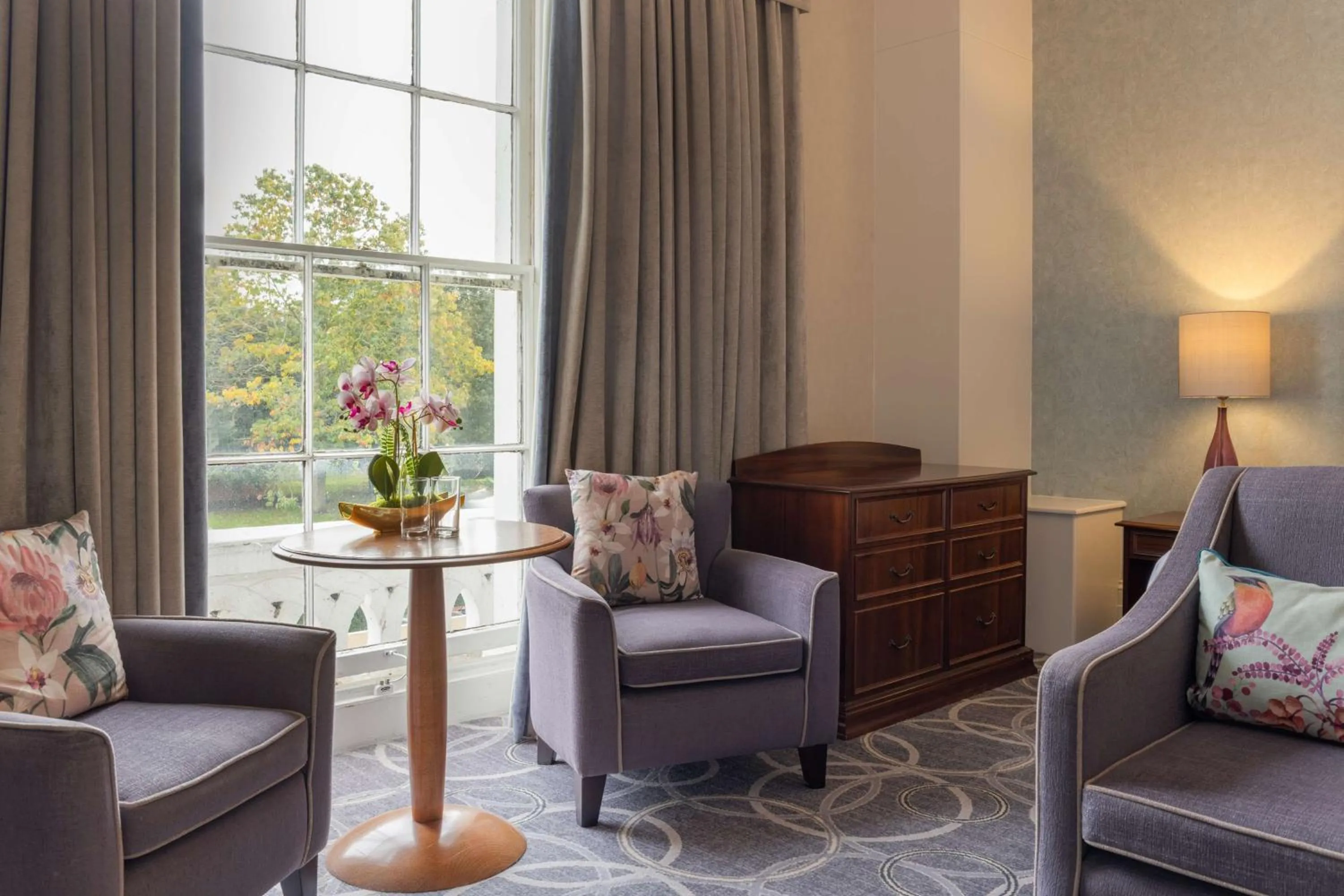 Living room in Hilton Puckrup Hall Hotel & Golf Club, Tewkesbury