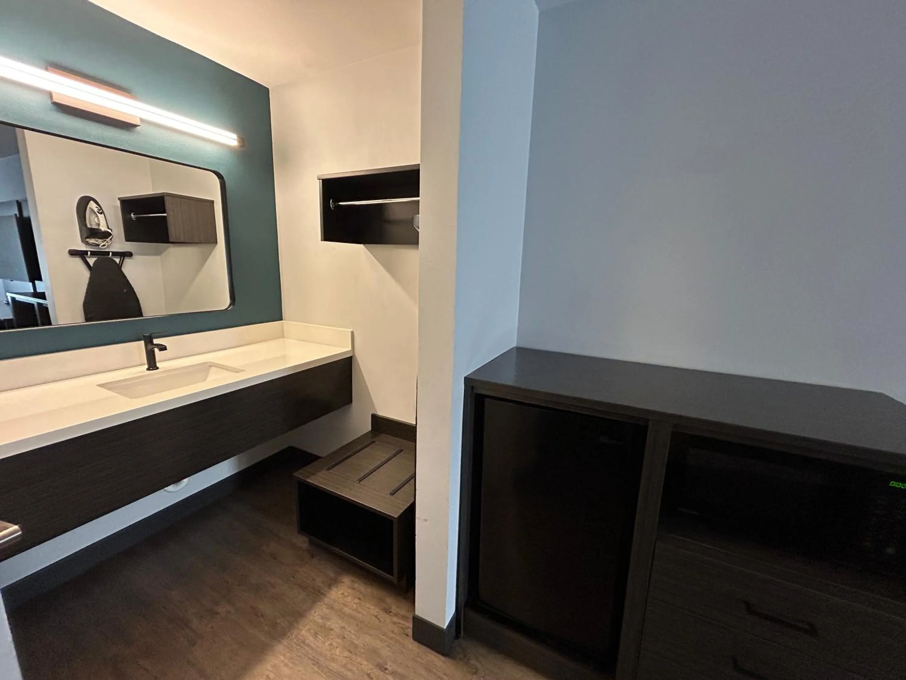 Studio 6 Suites Gardena, CA