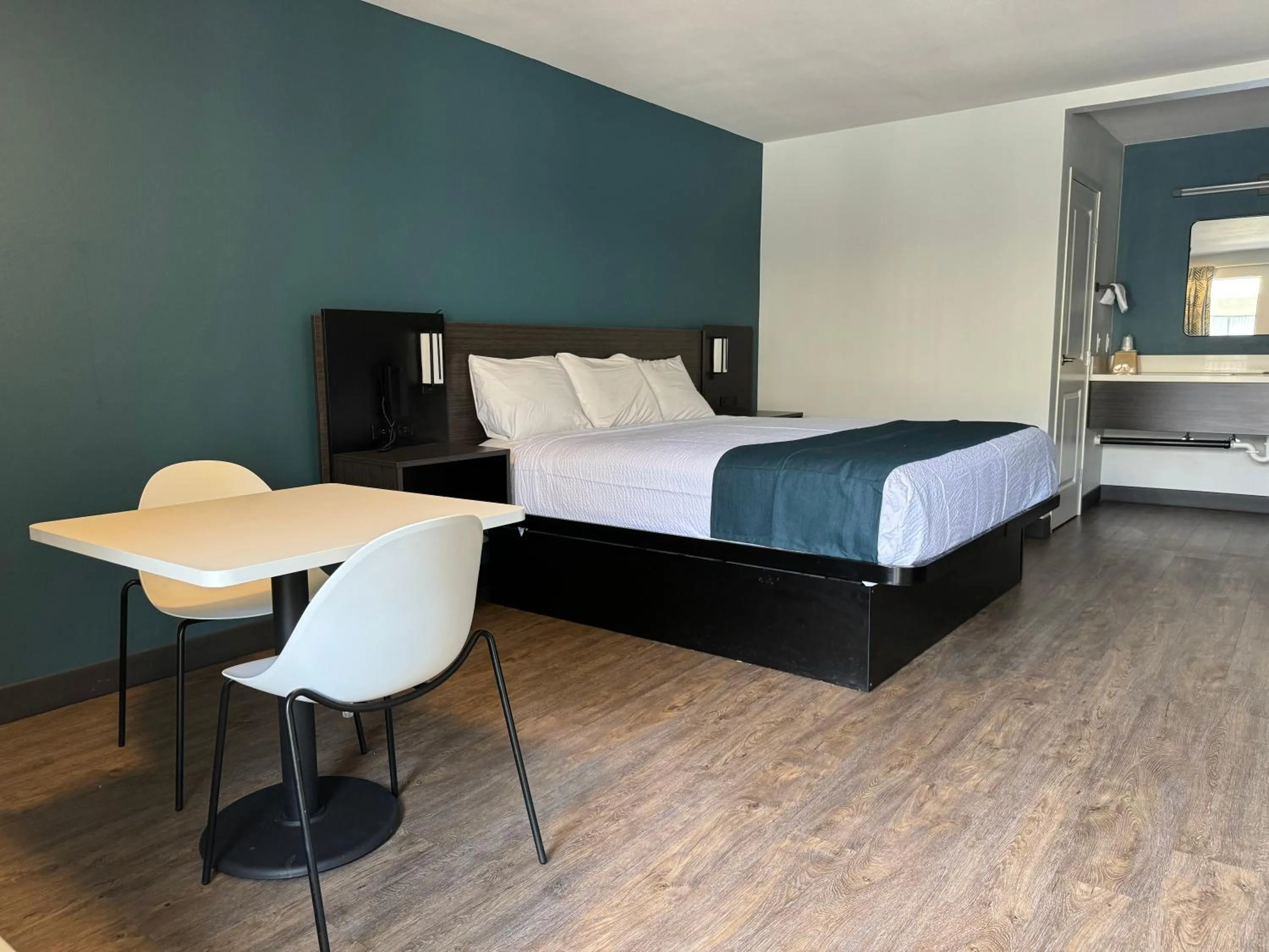 Bed in Studio 6 Suites Gardena, CA