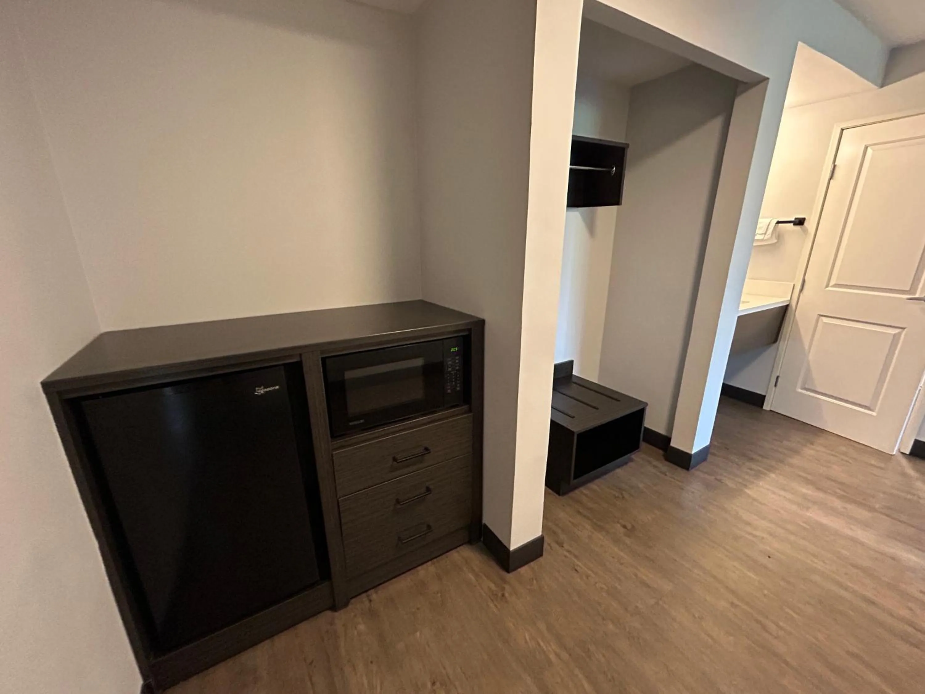 Studio 6 Suites Gardena, CA