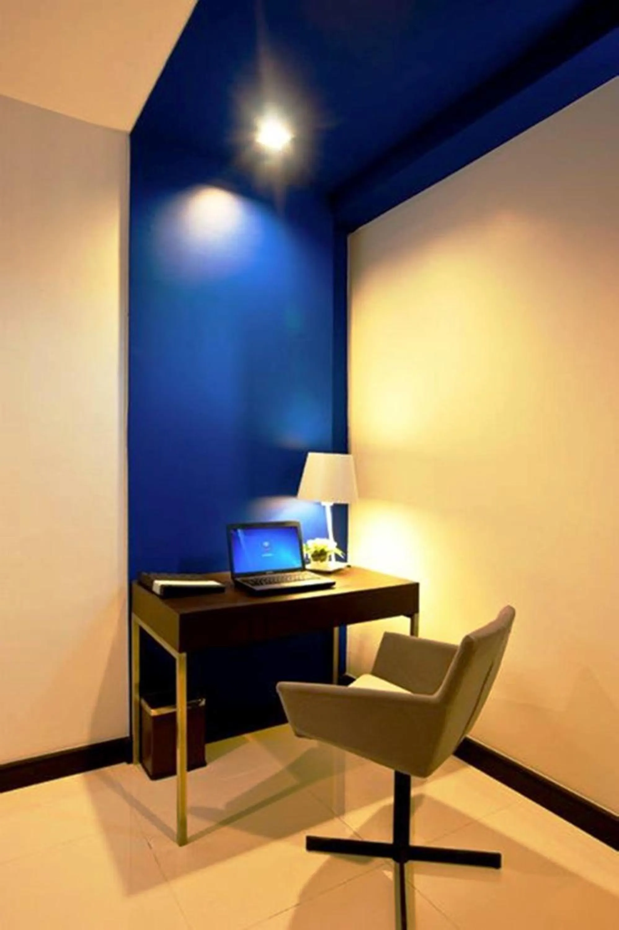 Seating area in FX Hotel Metrolink Makkasan