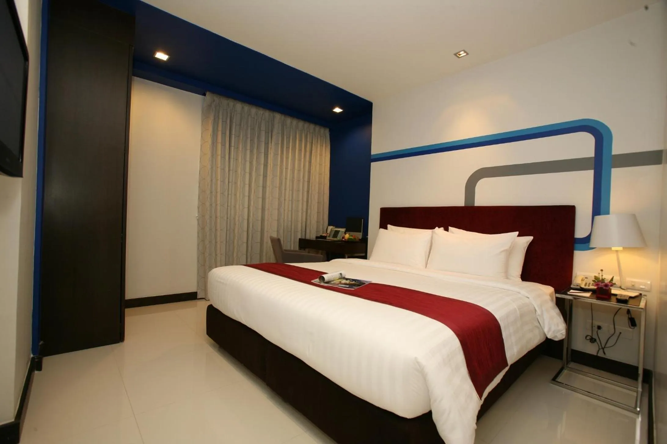 Photo of the whole room, Bed in FX Hotel Metrolink Makkasan