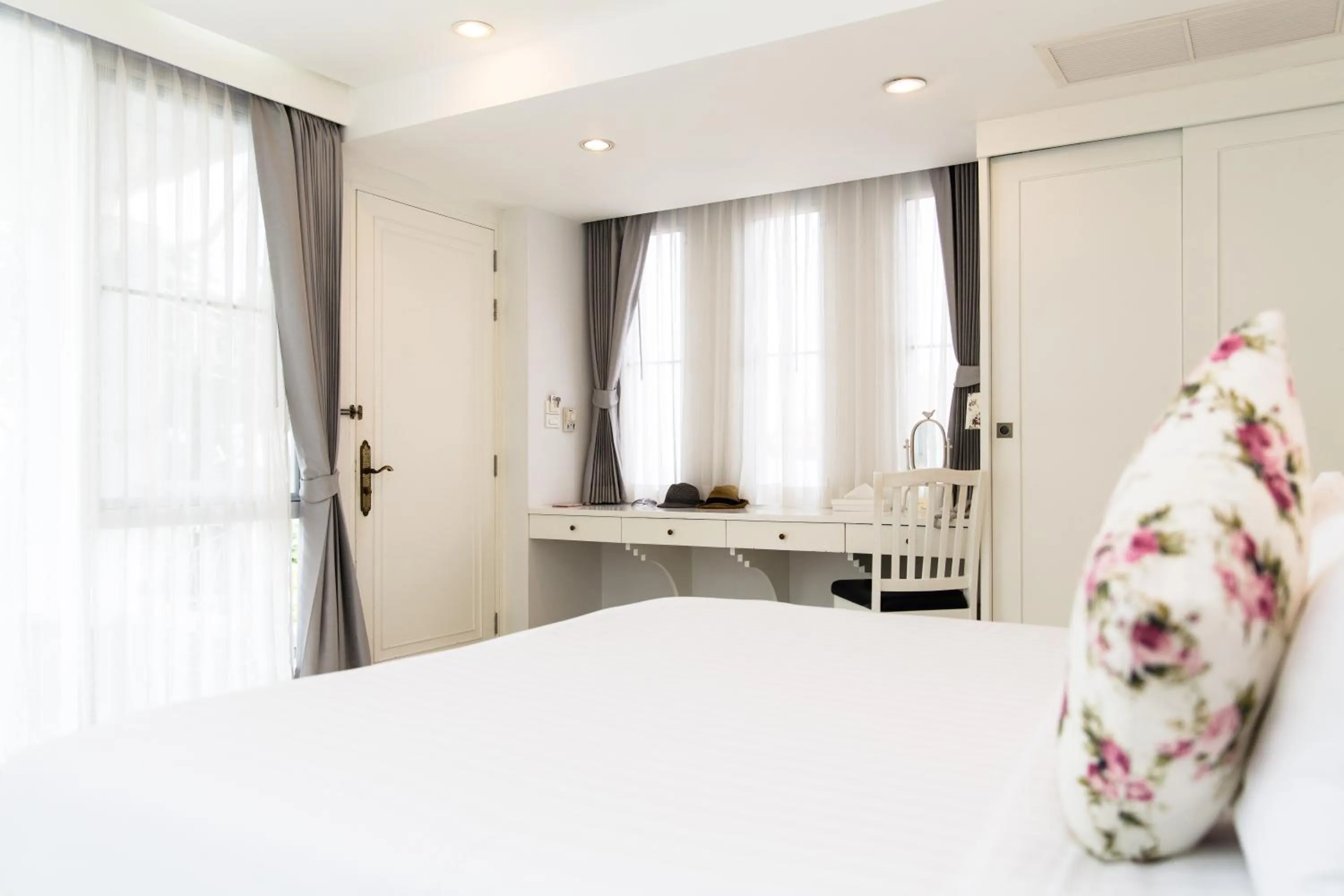 Bed in Verano Beach Villa