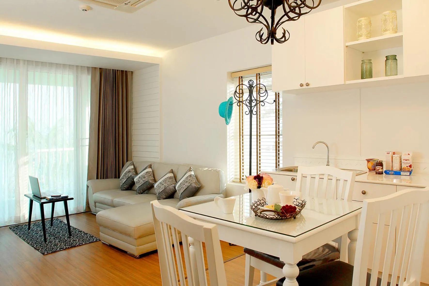 Kitchen or kitchenette in Verano Beach Villa