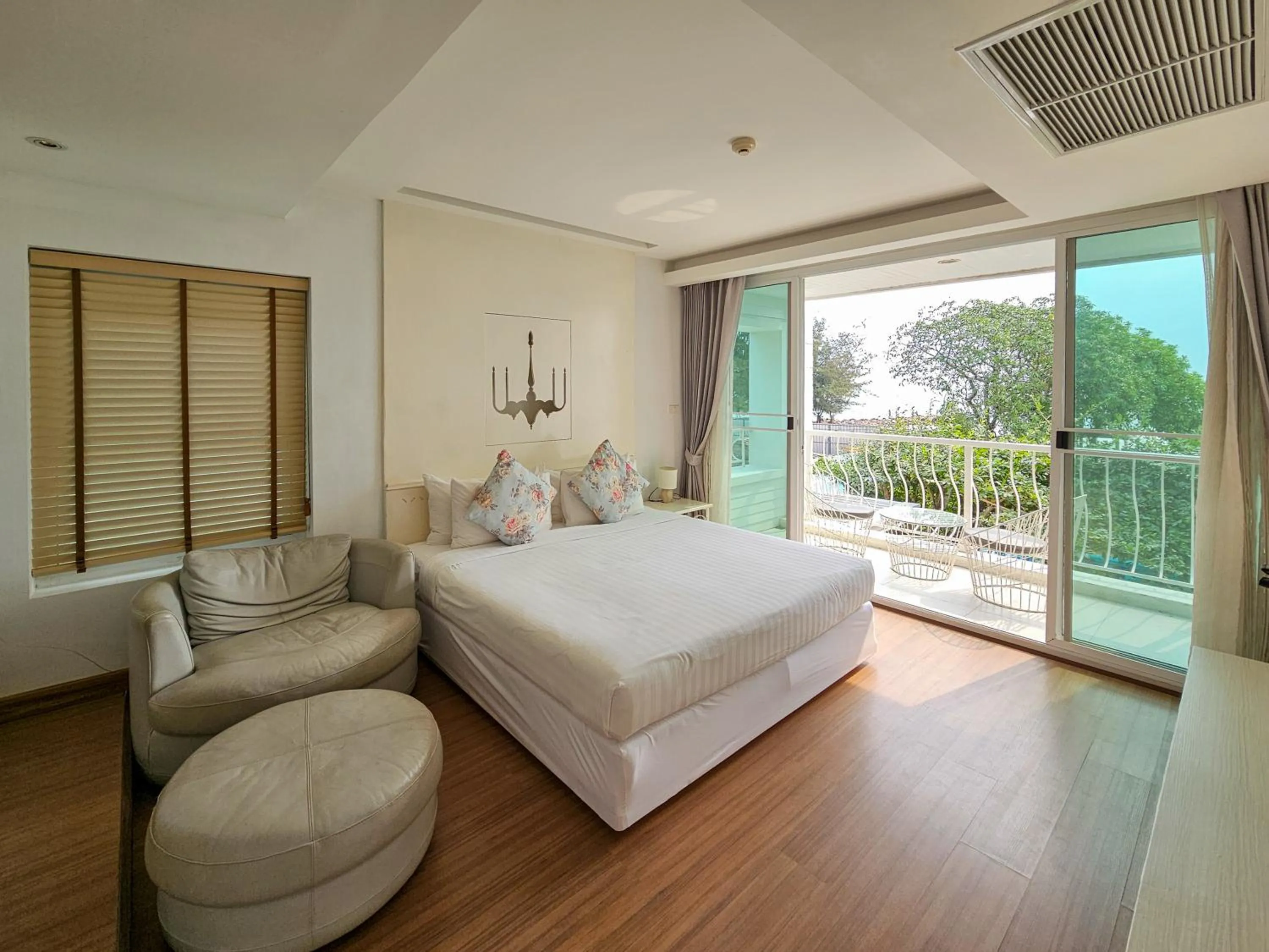 Bed in Verano Beach Villa