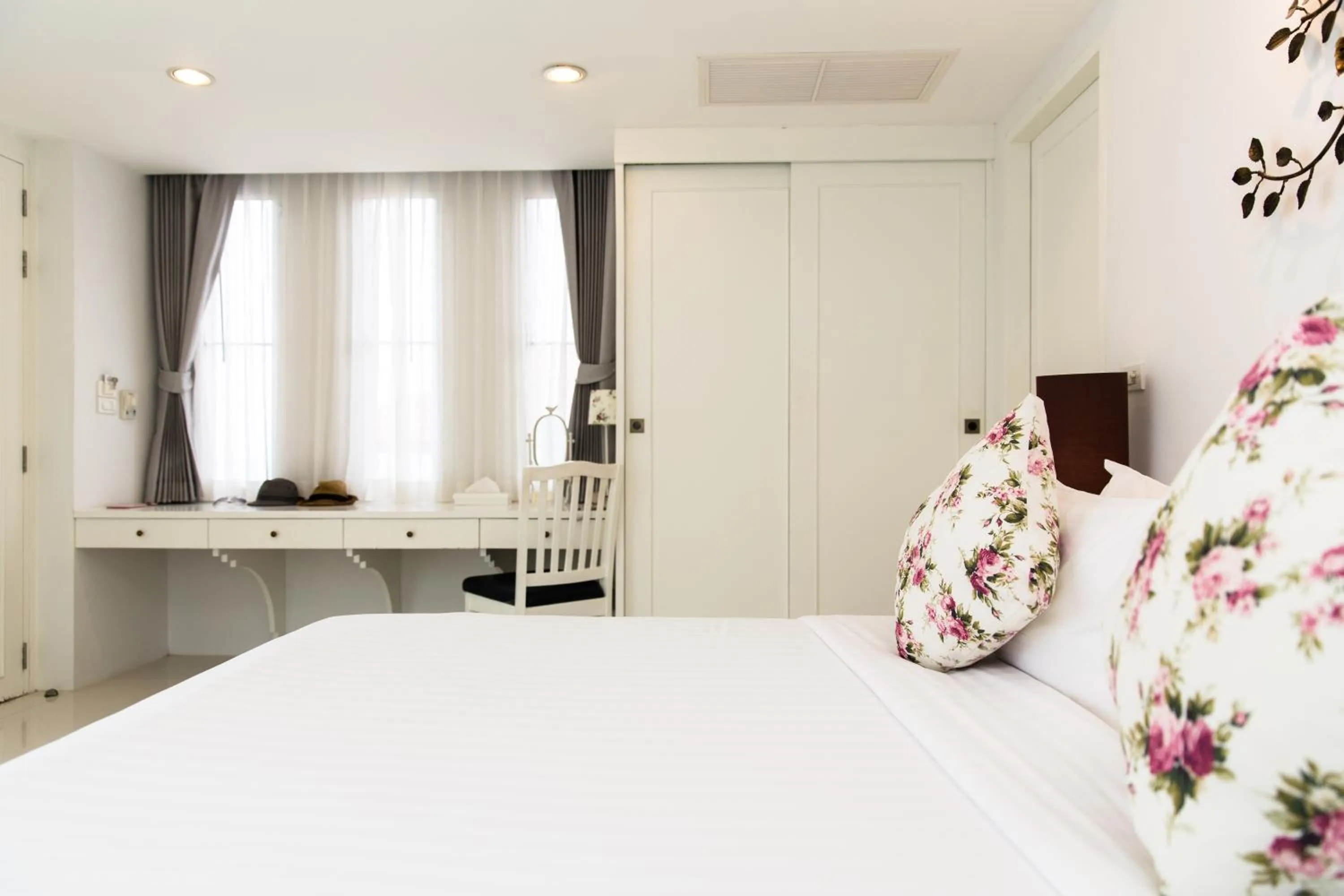 Bed in Verano Beach Villa