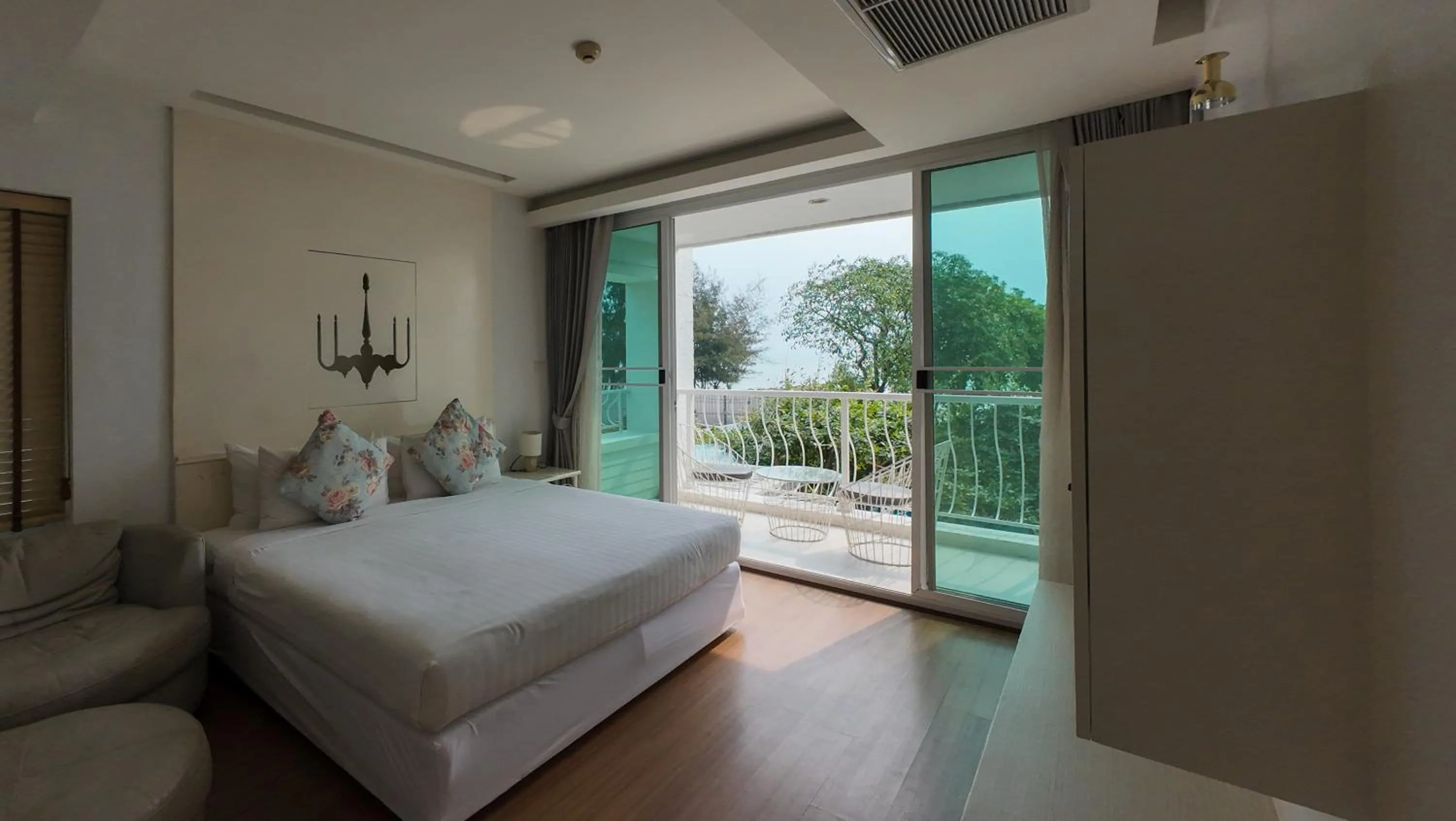 Bed in Verano Beach Villa