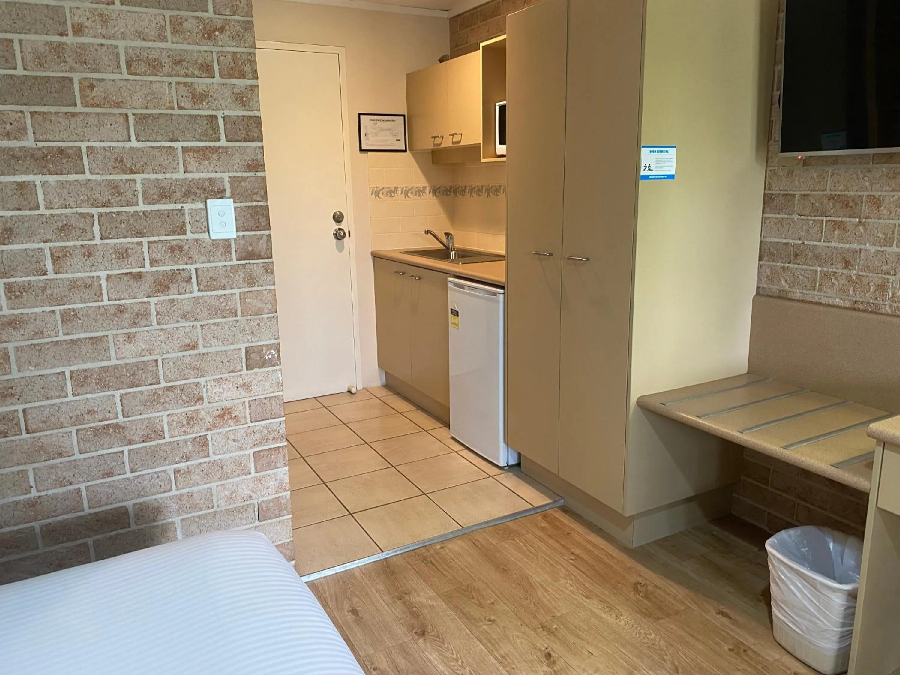 Kitchen or kitchenette in Macquarie Barracks Motor Inn