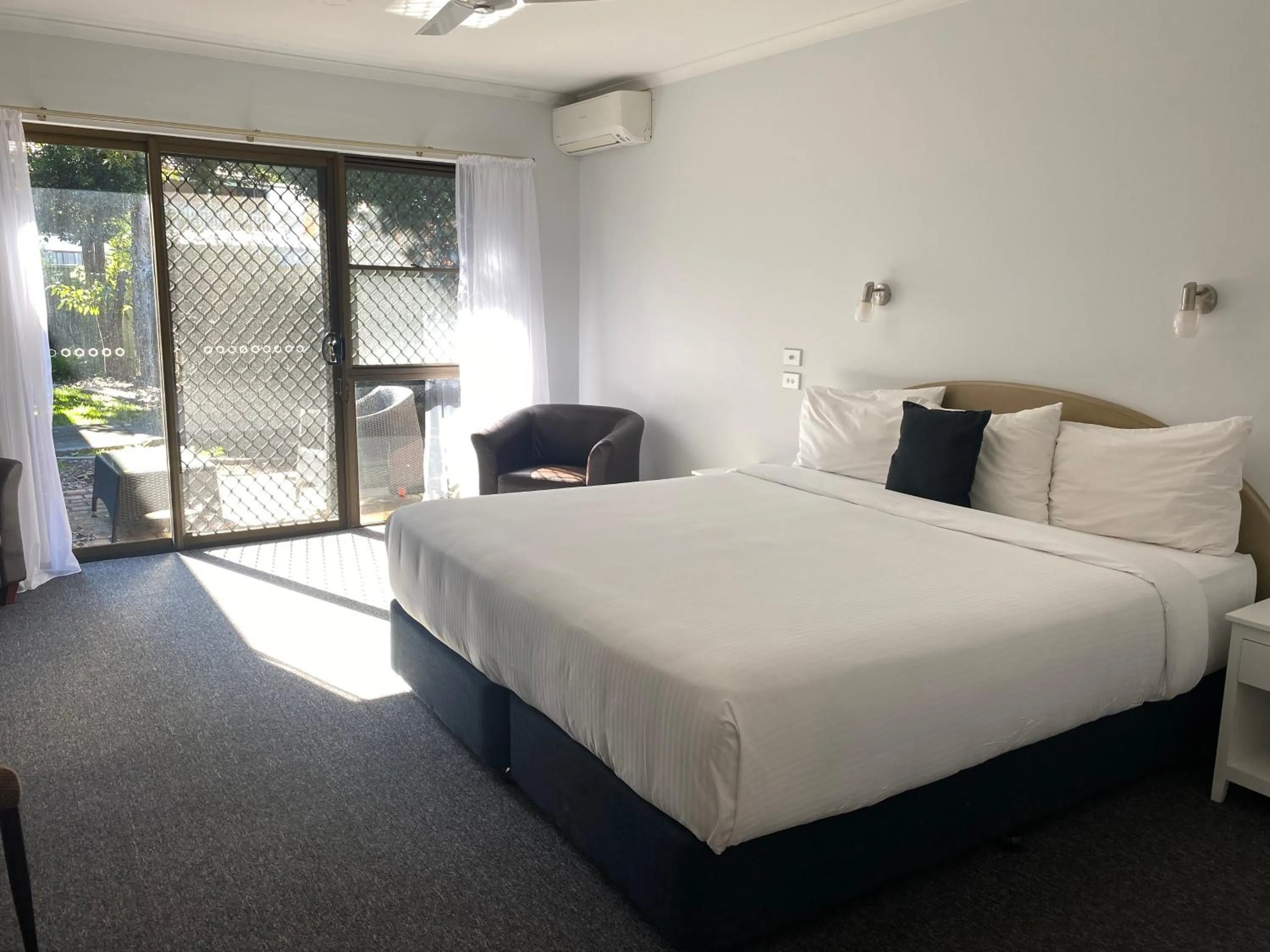 Bedroom, Bed in Macquarie Barracks Motor Inn