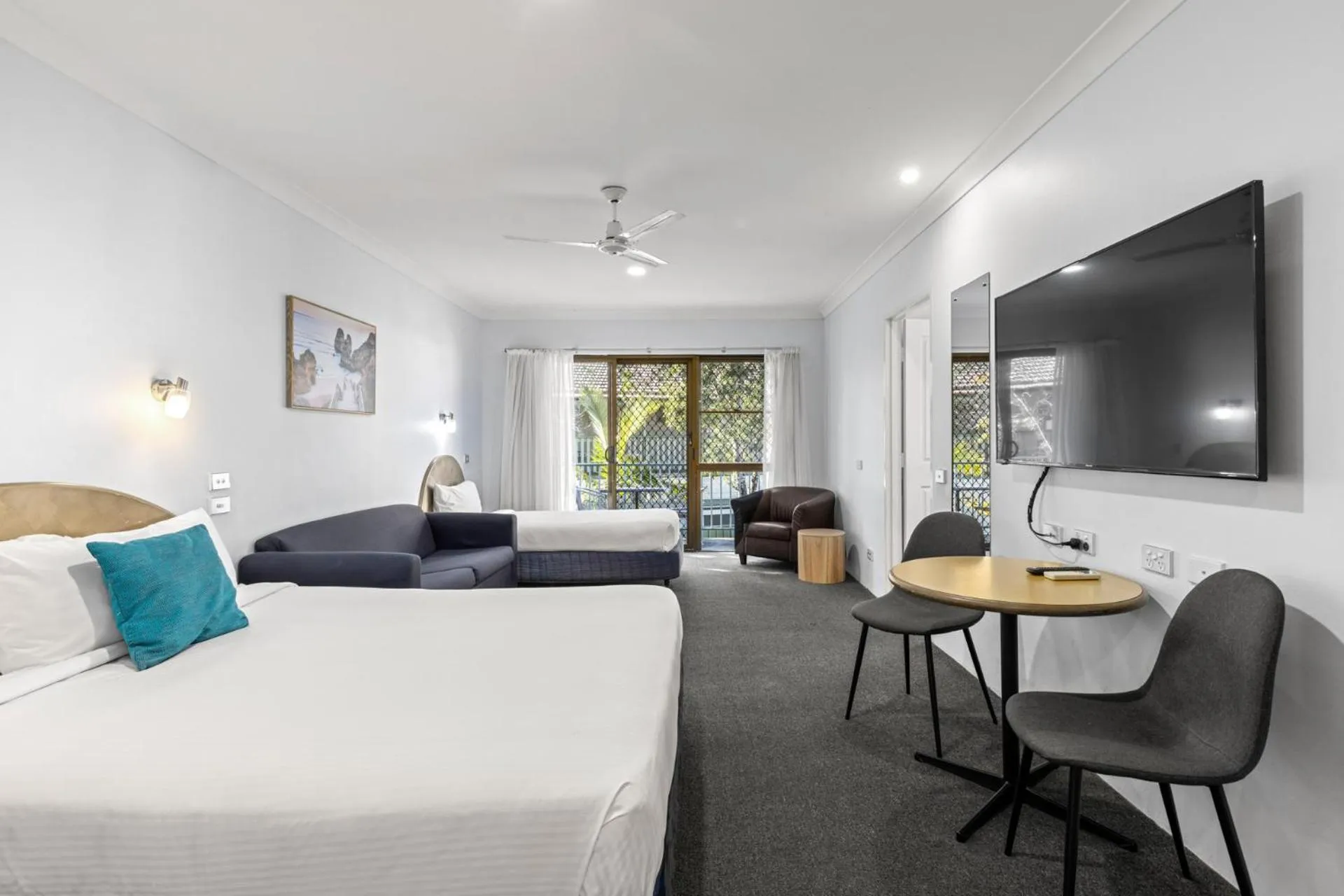 TV and multimedia, Bed in Macquarie Barracks Motor Inn