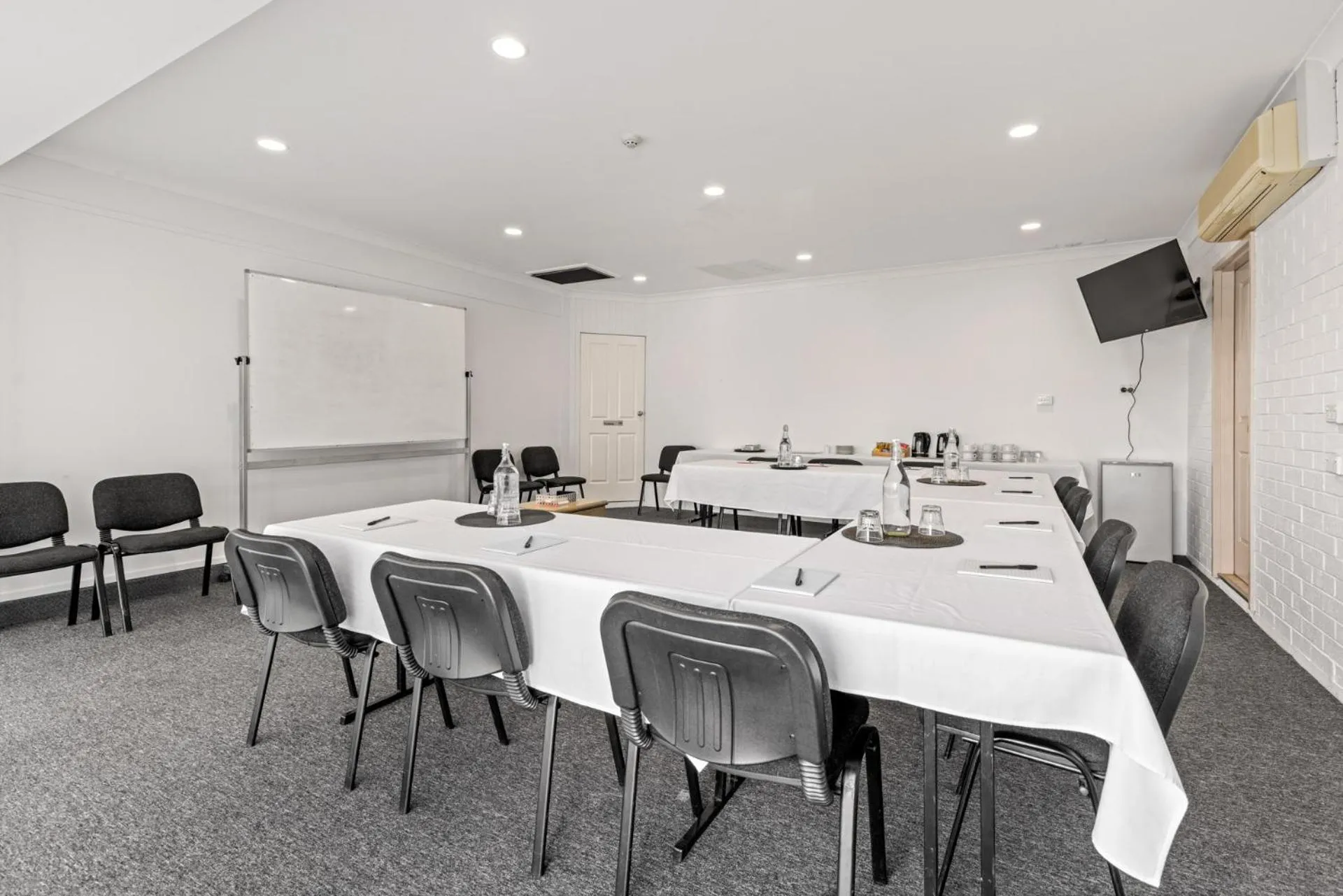 Meeting/conference room in Macquarie Barracks Motor Inn