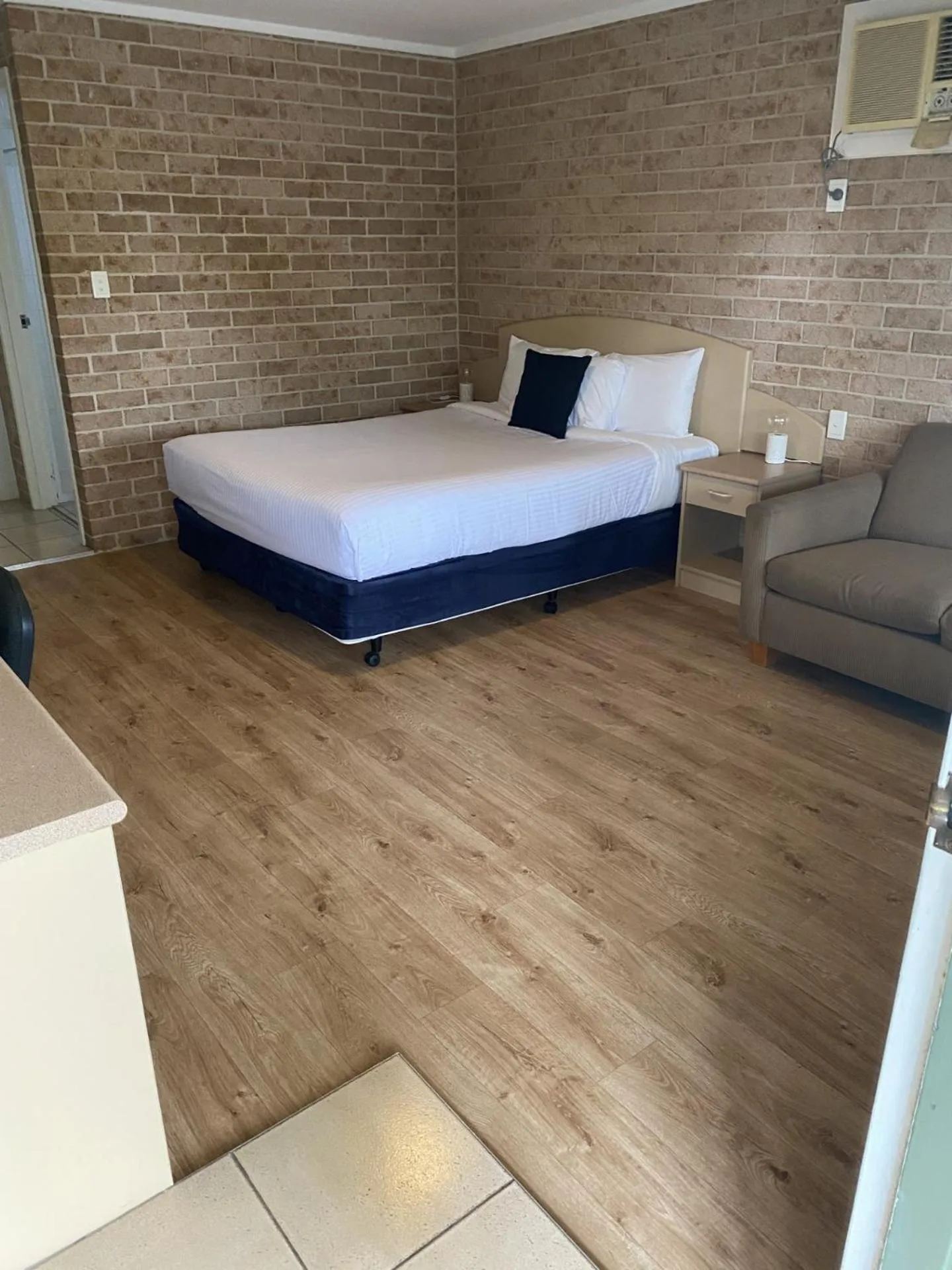 Bedroom, Bed in Macquarie Barracks Motor Inn