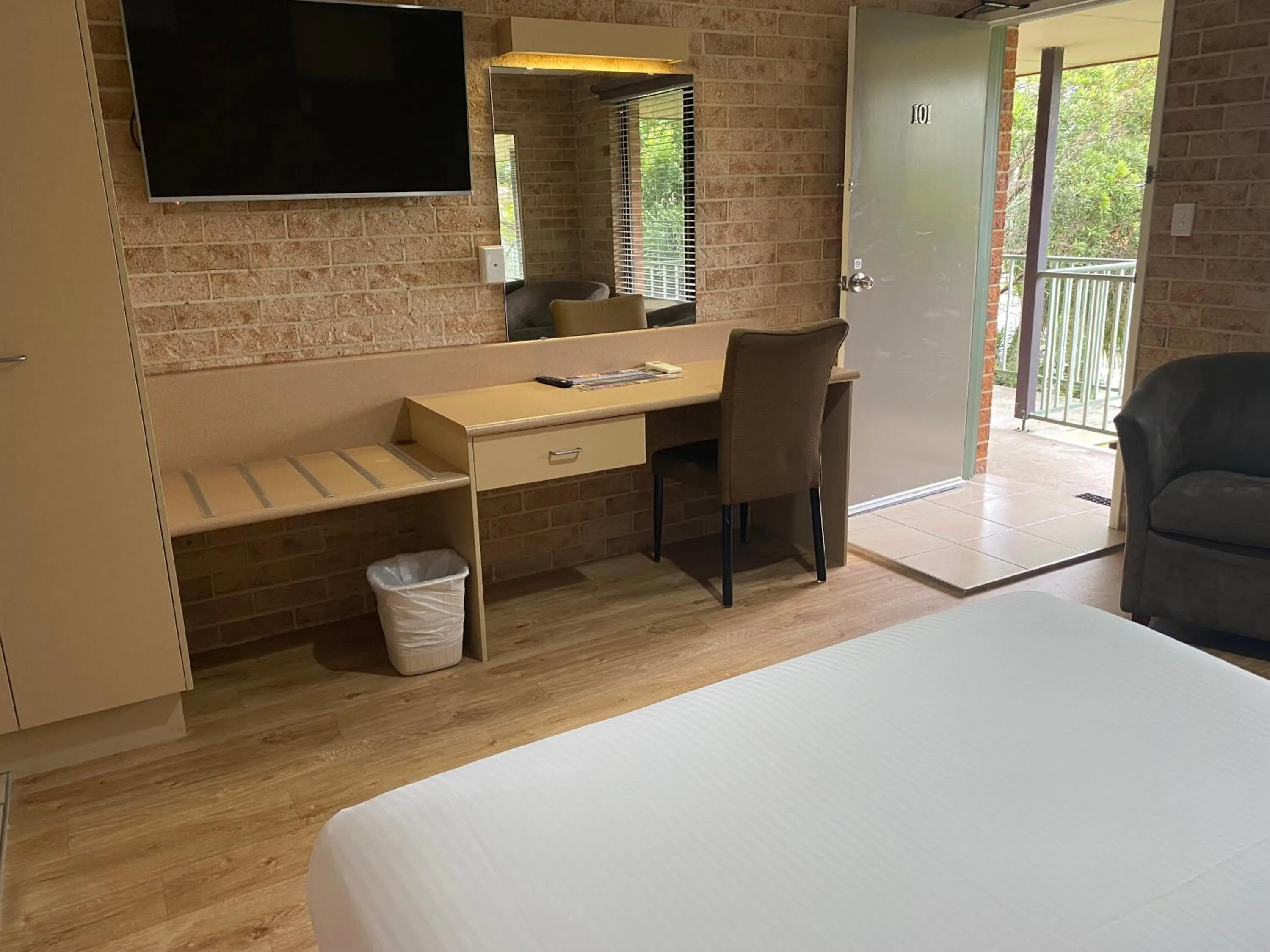 Bedroom, Bed in Macquarie Barracks Motor Inn