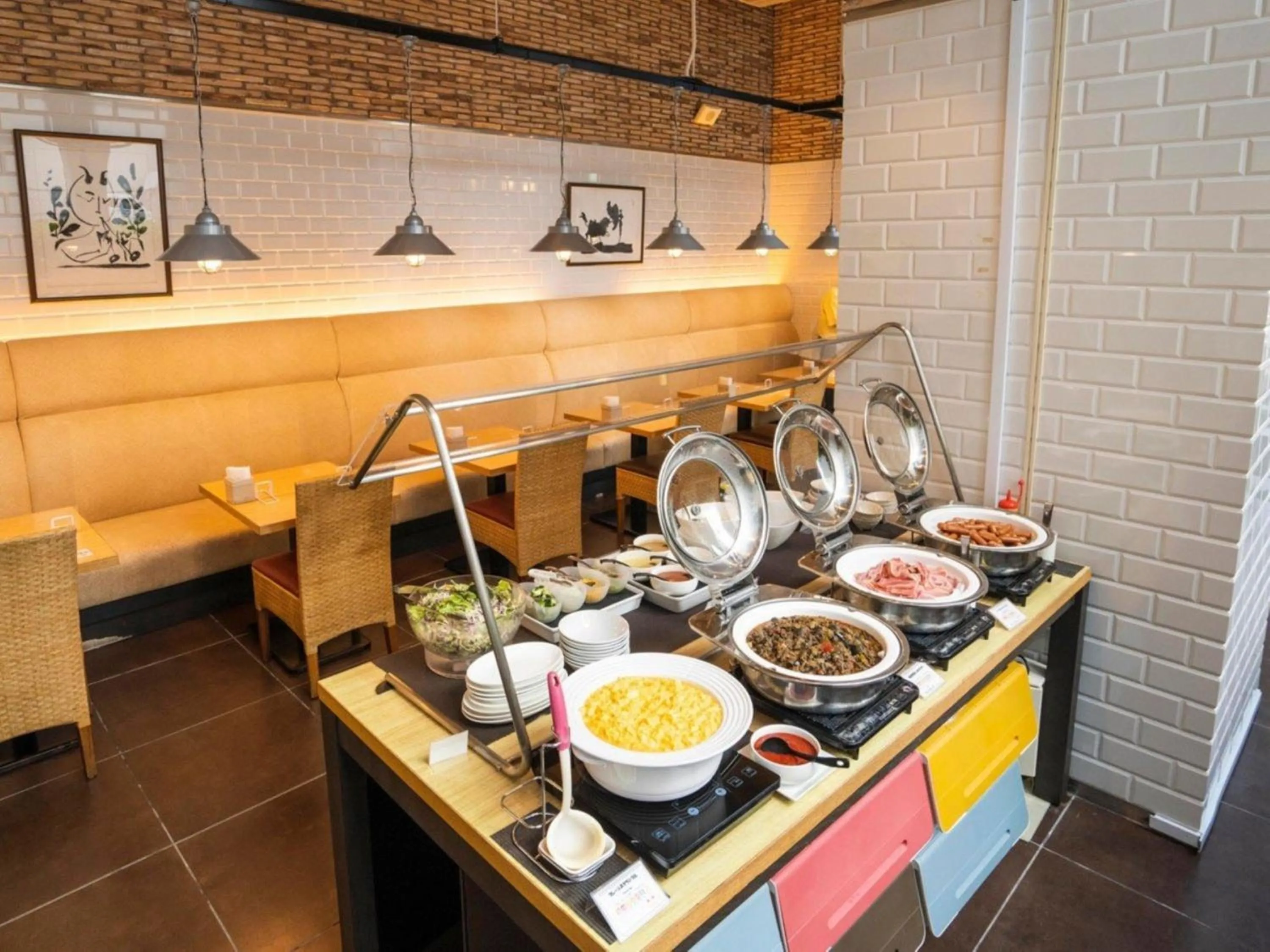 Restaurant/places to eat in Nishitetsu Resort Inn Naha