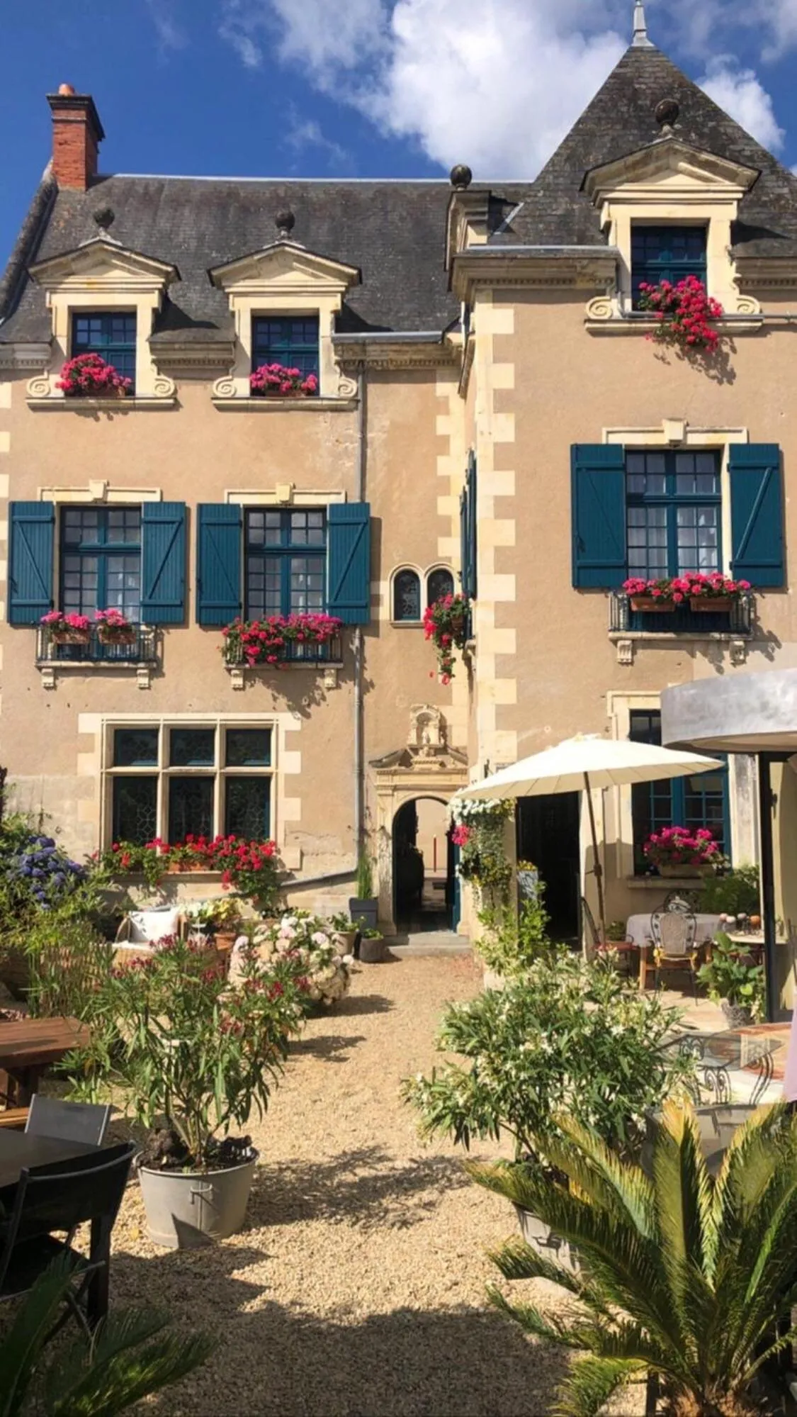 Property building in Le Regisseur