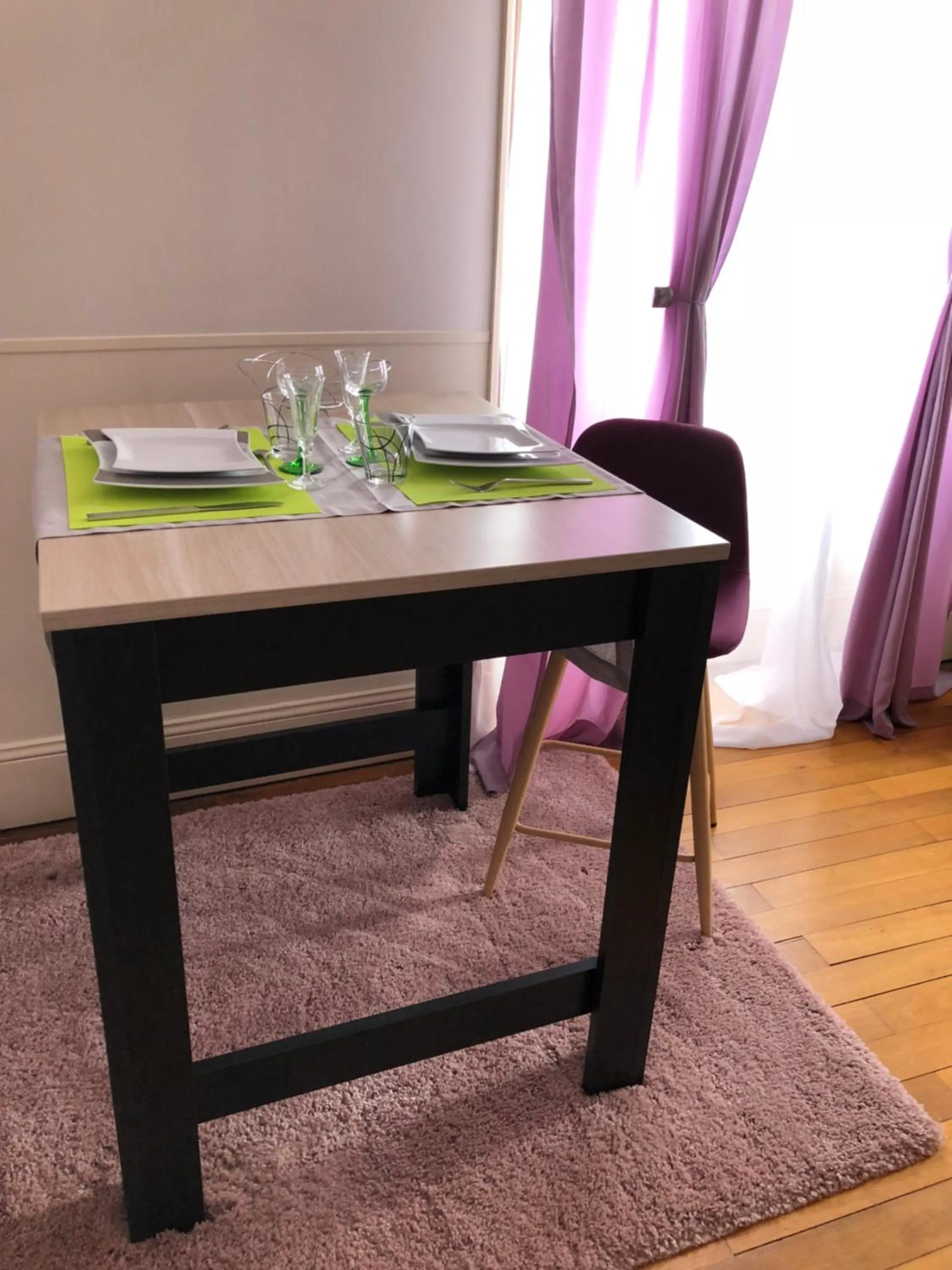 Dining area in Le Regisseur