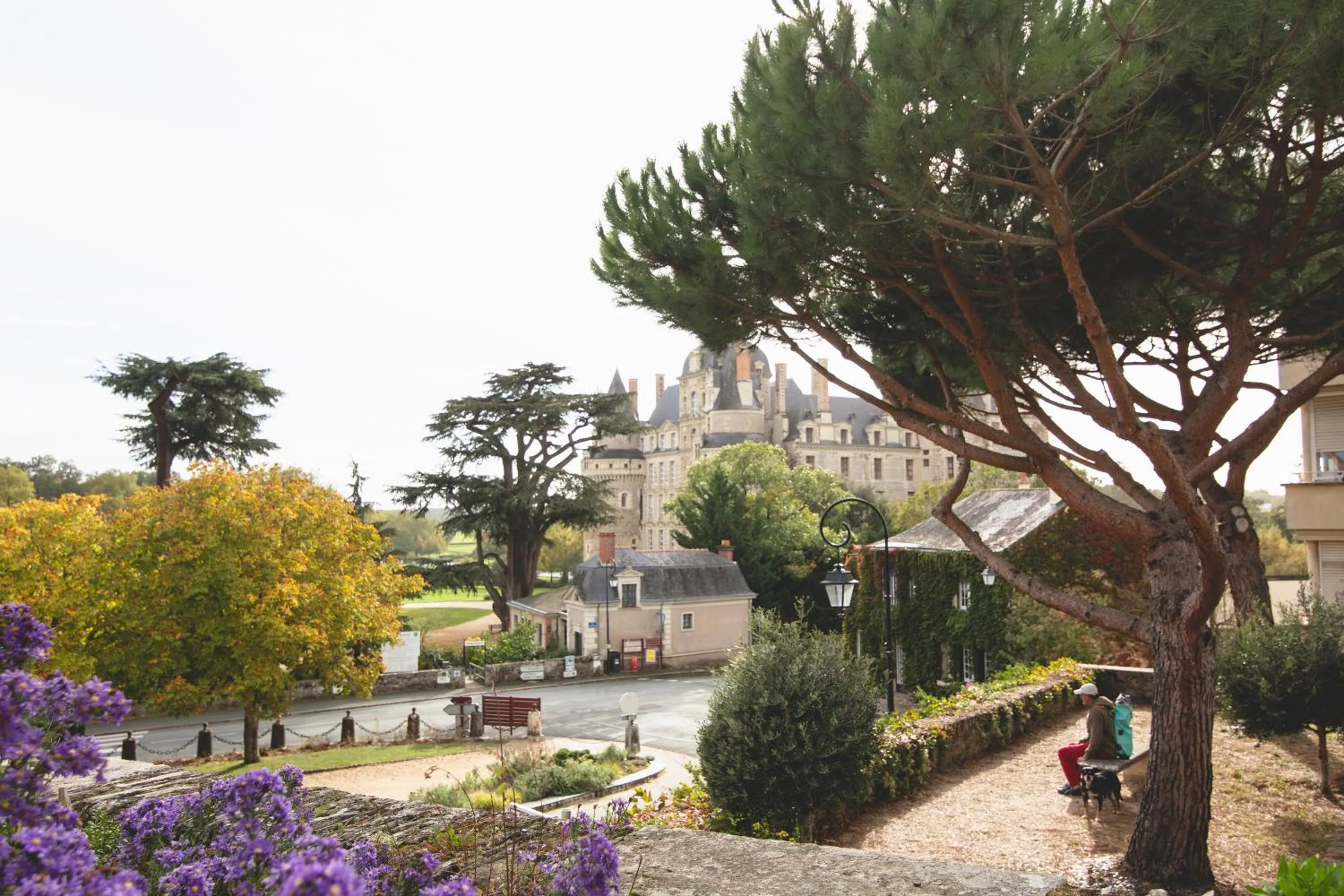 Nearby landmark in Le Regisseur