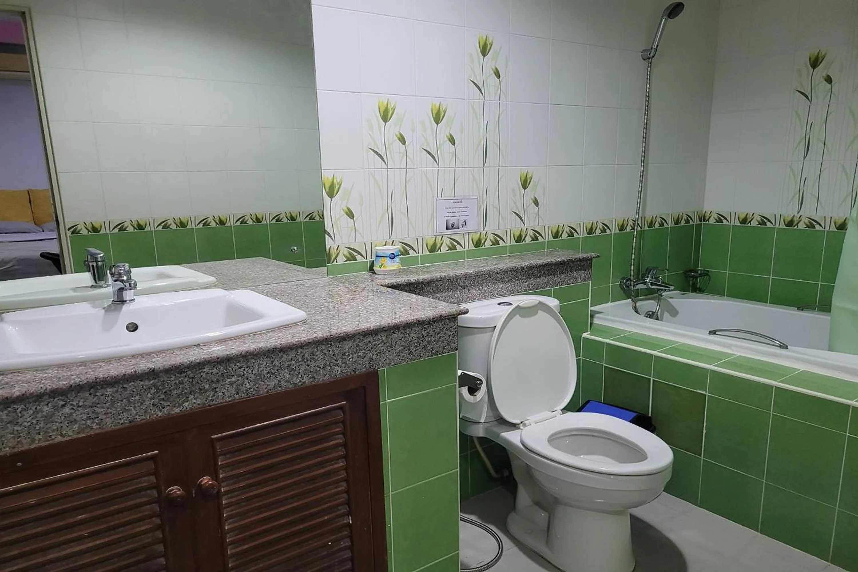 Toilet in Kaewchantra Mansion