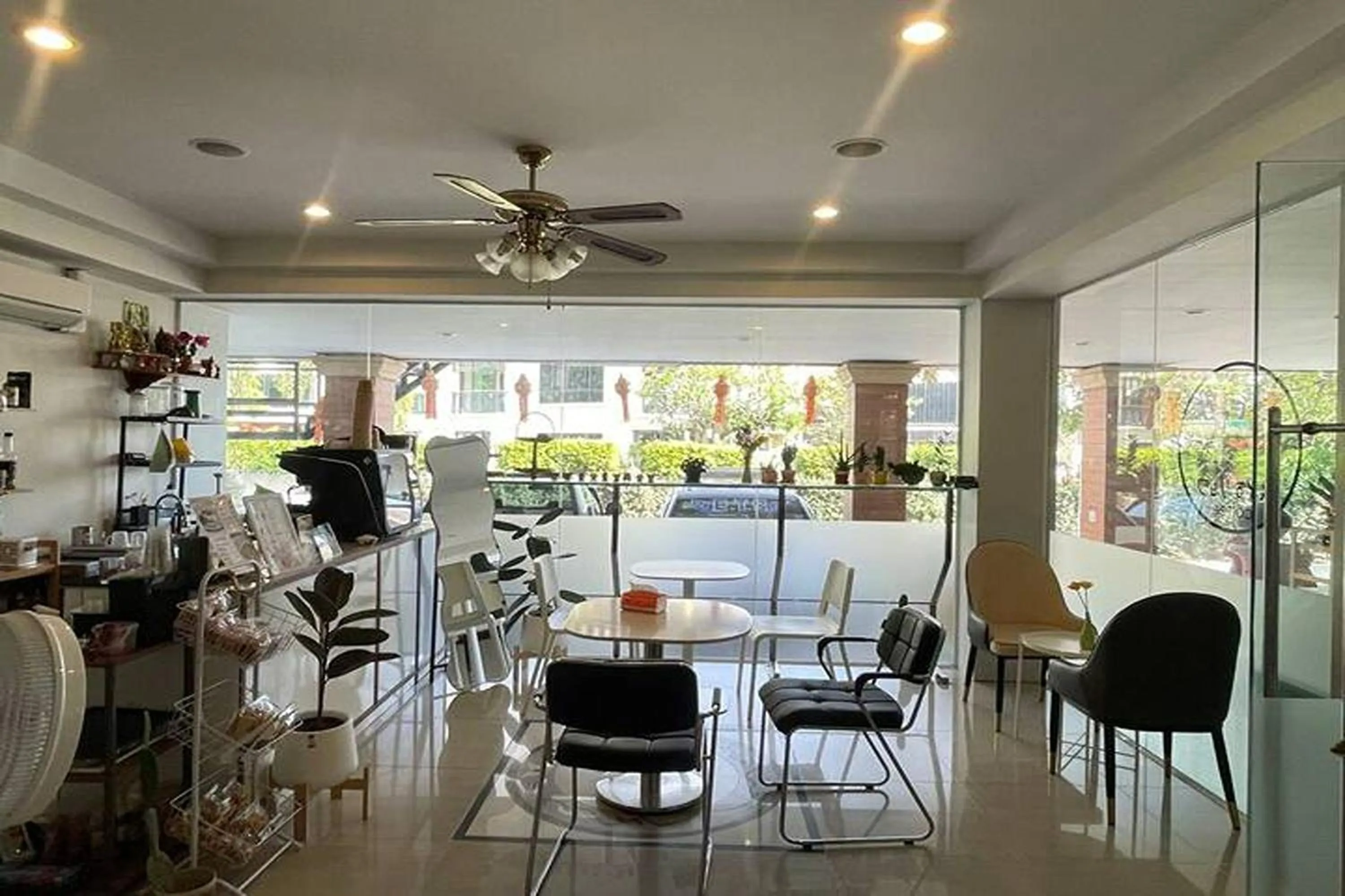 Lounge or bar in Kaewchantra Mansion