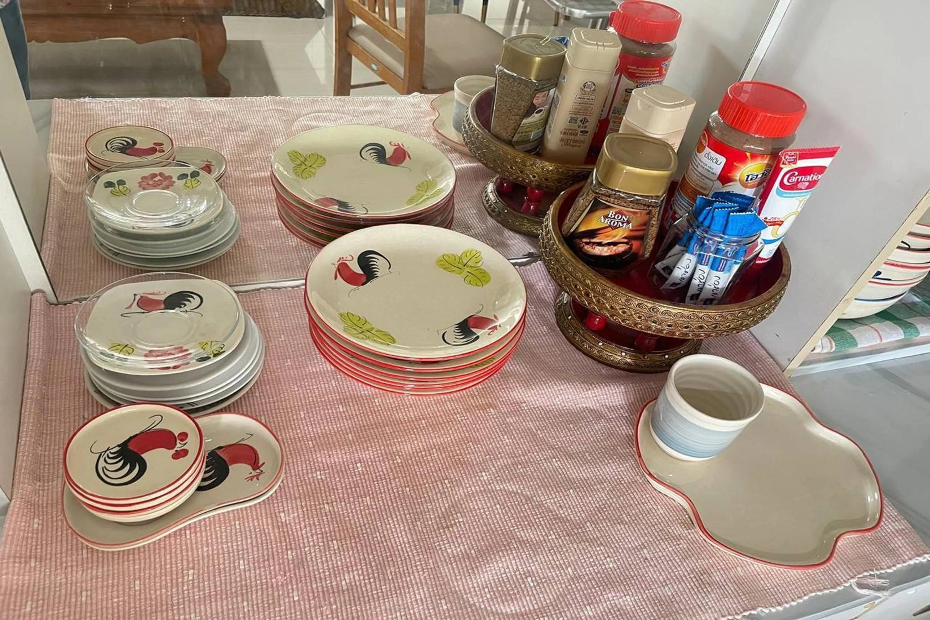 Dining area in Kaewchantra Mansion
