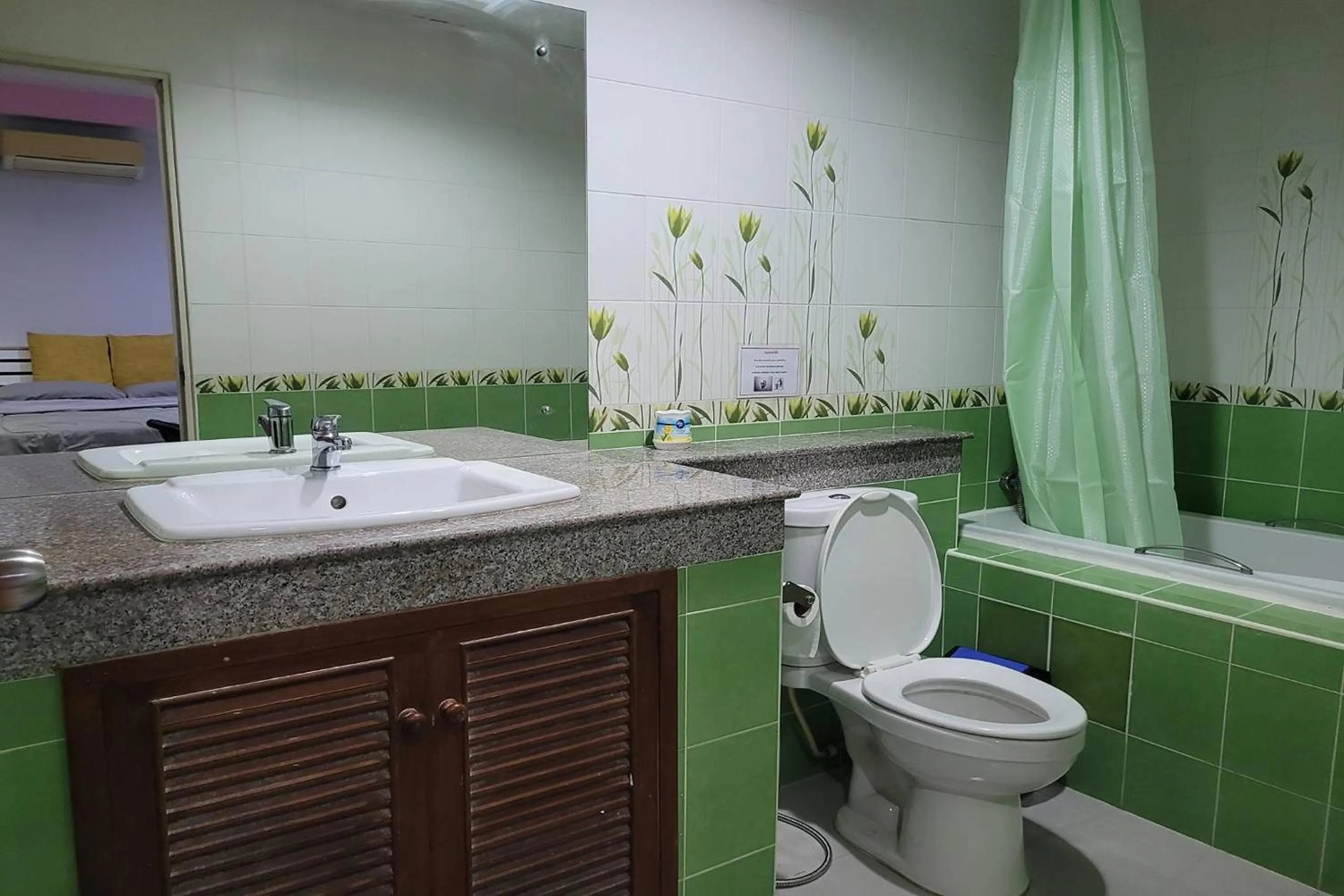 Toilet in Kaewchantra Mansion