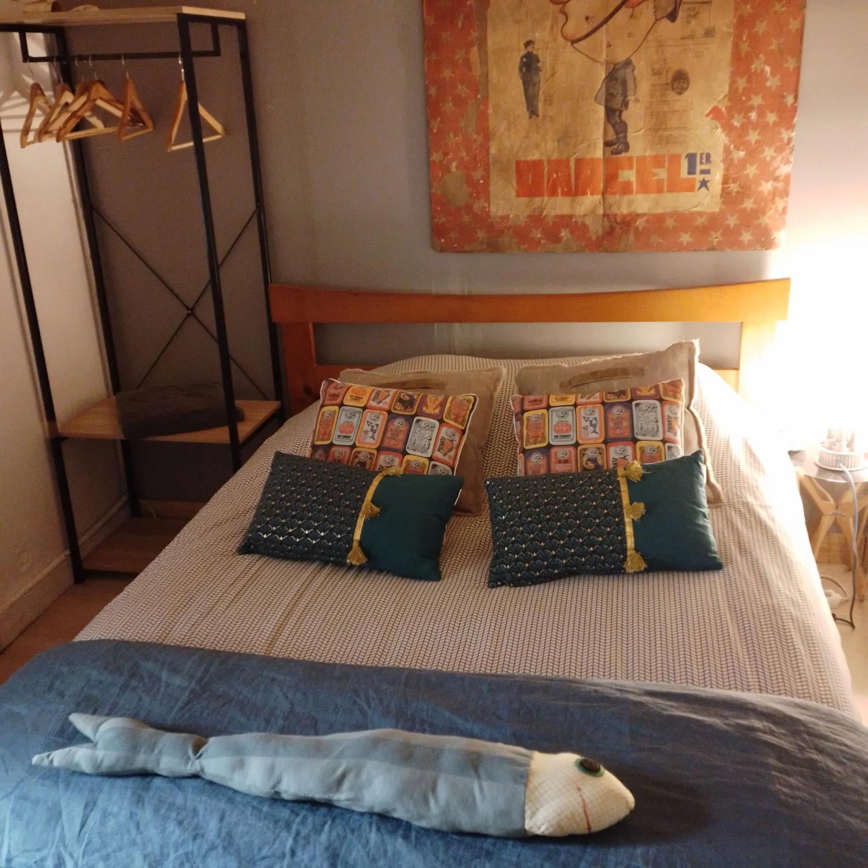 Photo of the whole room, Bed in Mimi la Sardine