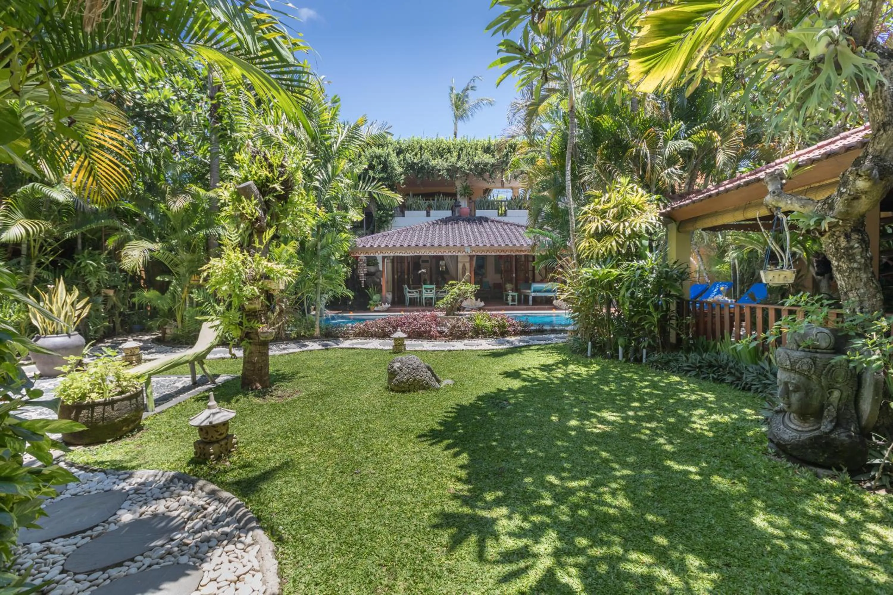 Garden in Villa Kaja by Nagisa Bali