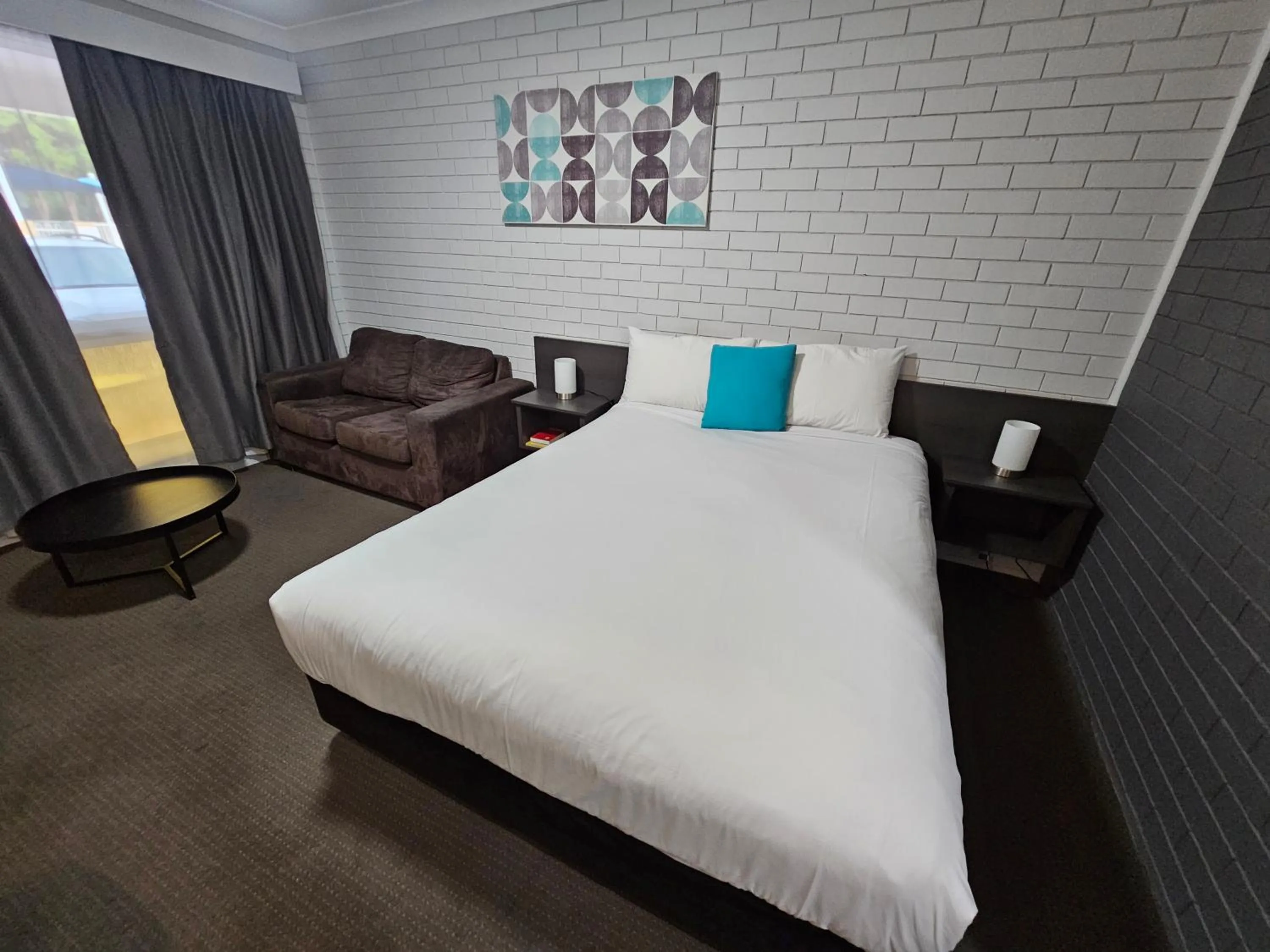 Bed in Blue Violet Motor Inn