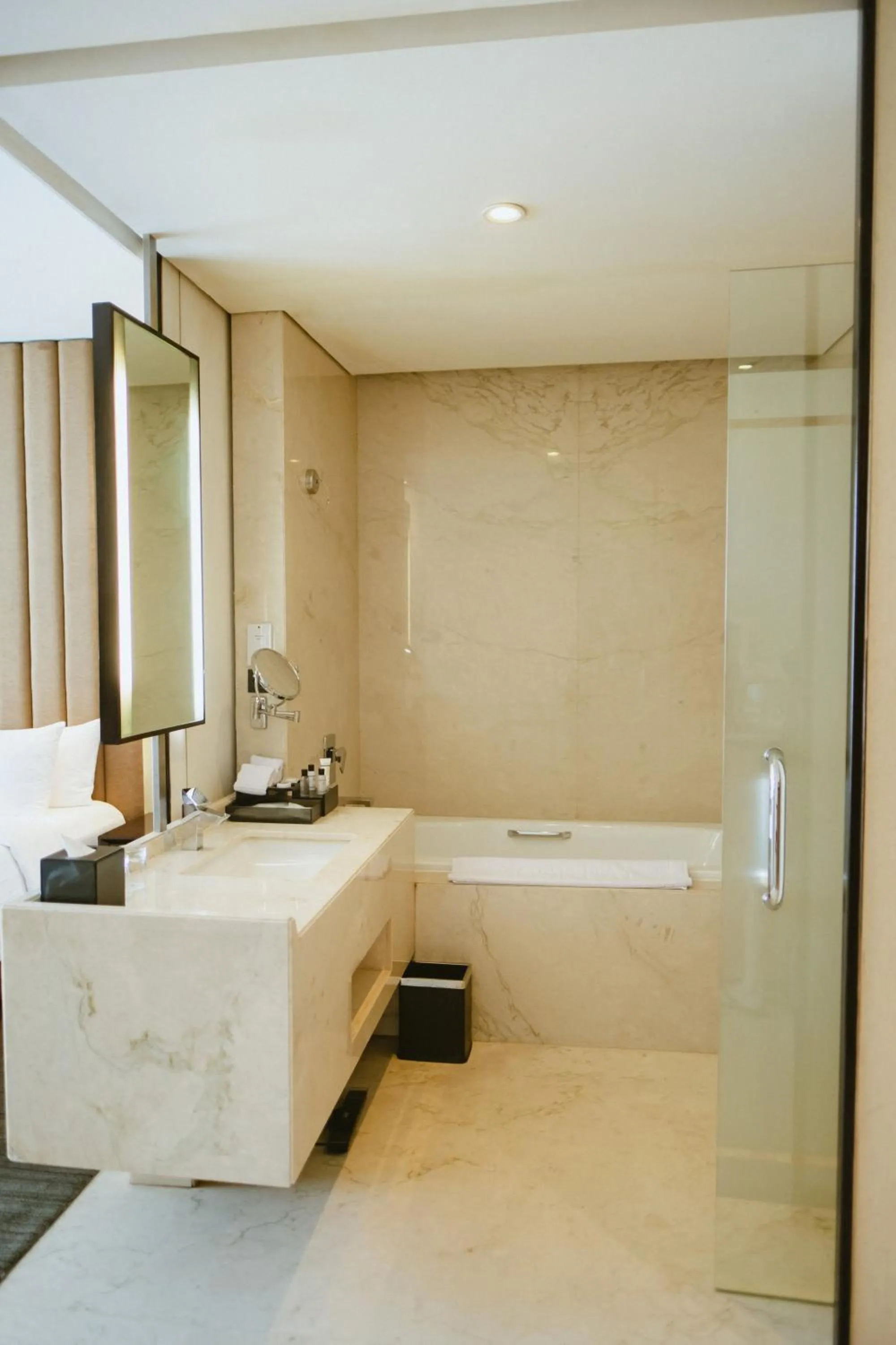 Bath in PO Hotel Semarang