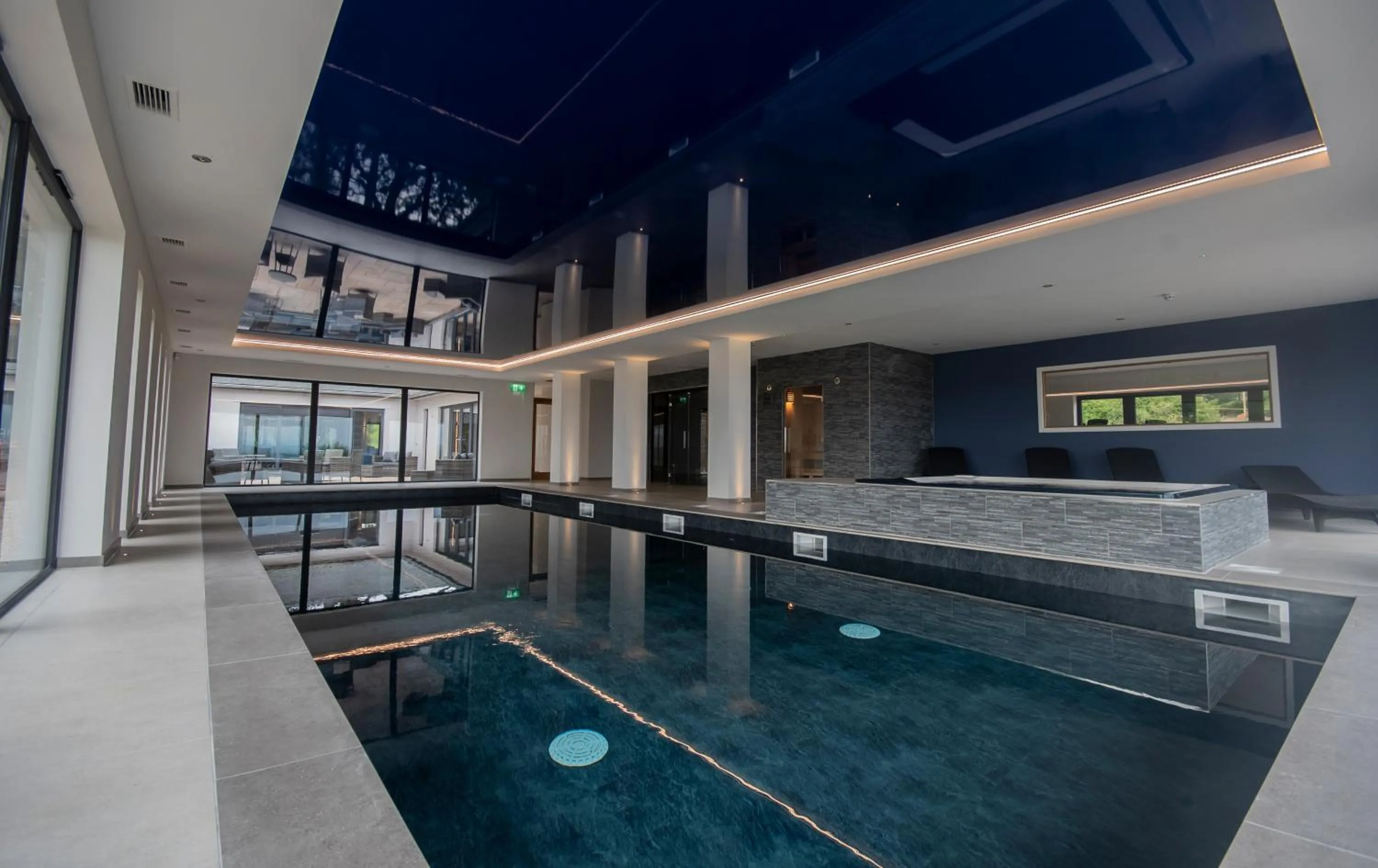 Swimming pool in Northcote Manor