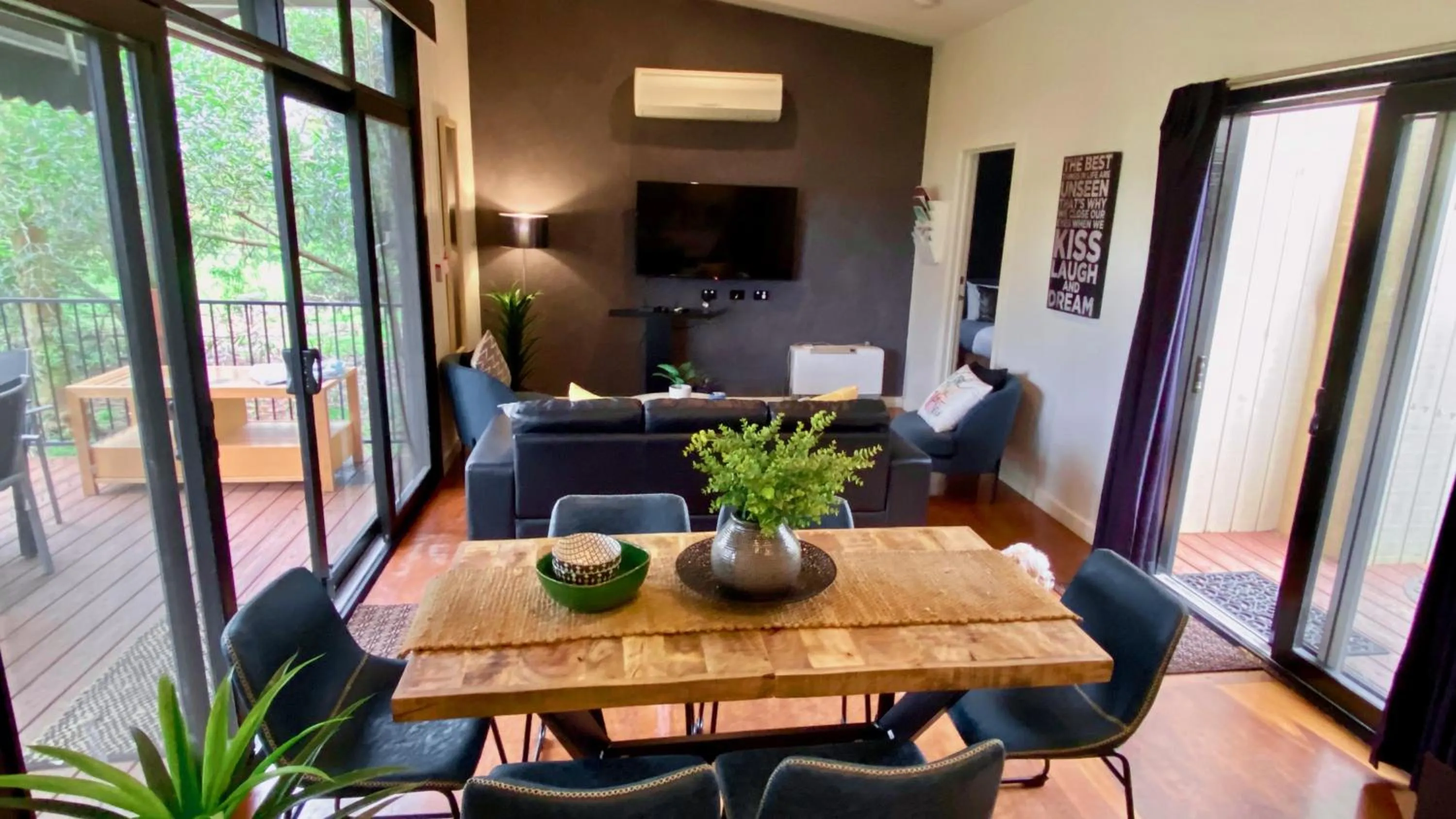 TV and multimedia in The Nature Resort Villas Ramada Resort