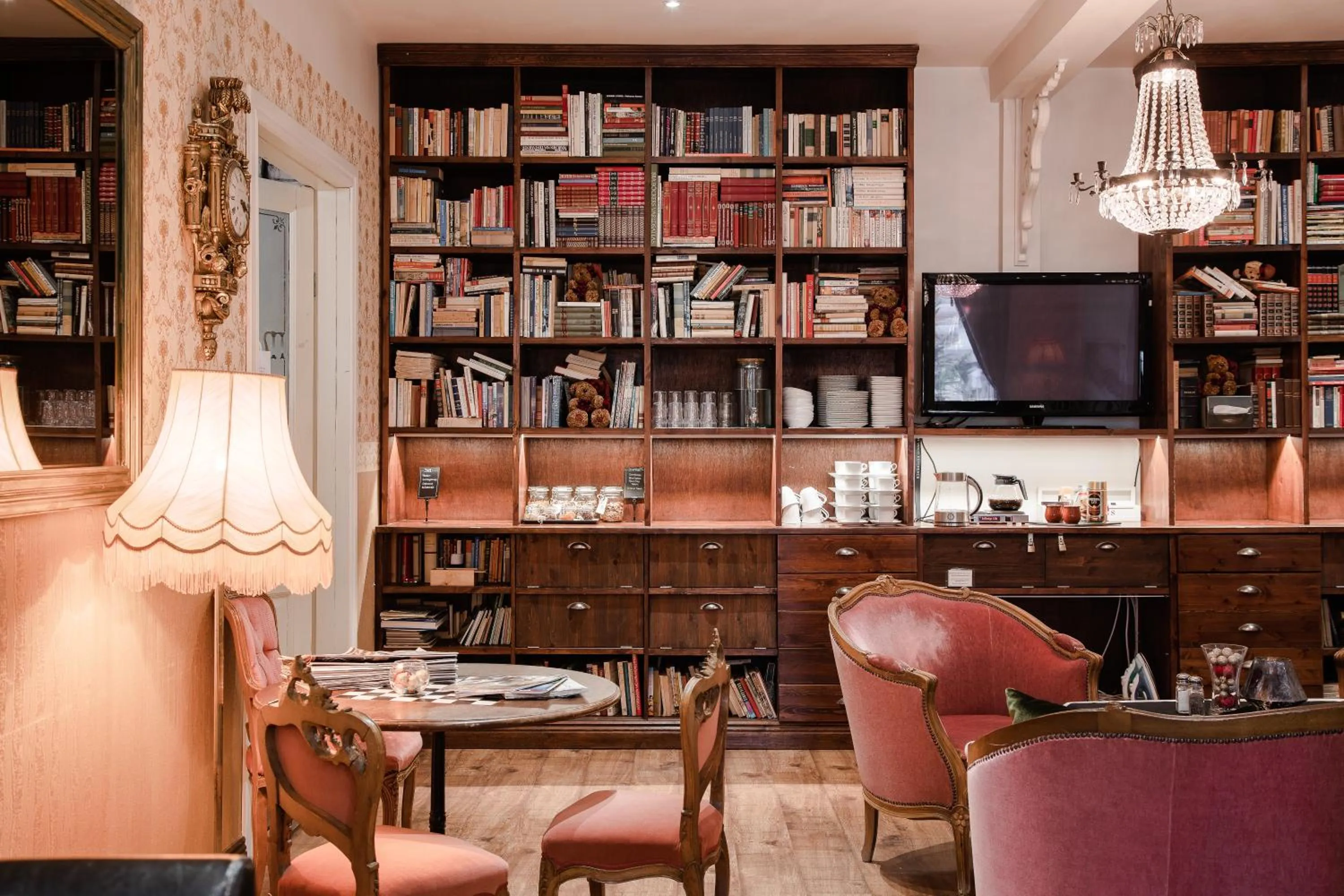 Library in Grand Hotel Lysekil