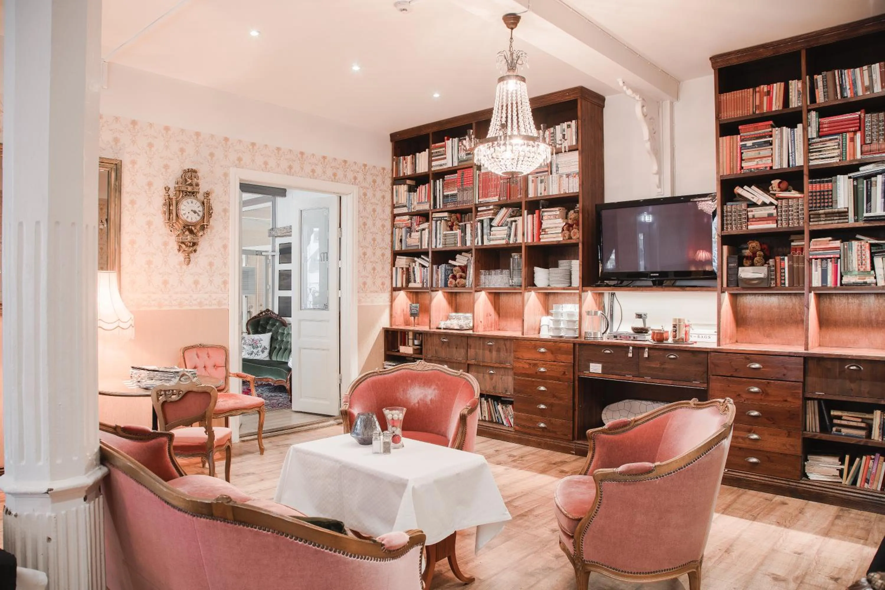 Library in Grand Hotel Lysekil