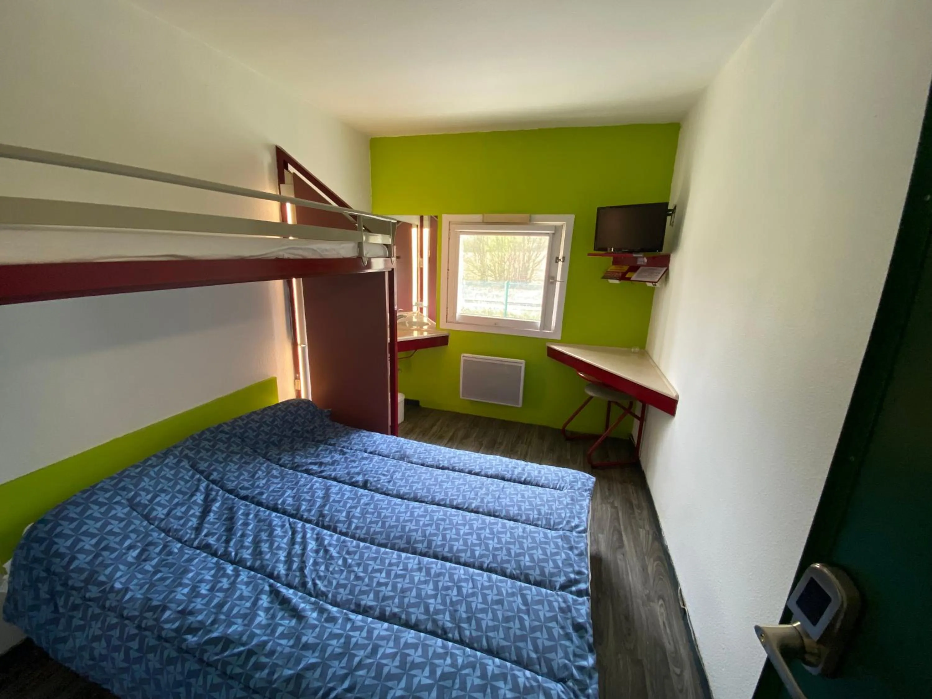 Bedroom, Bed in Class'Eco Chambly