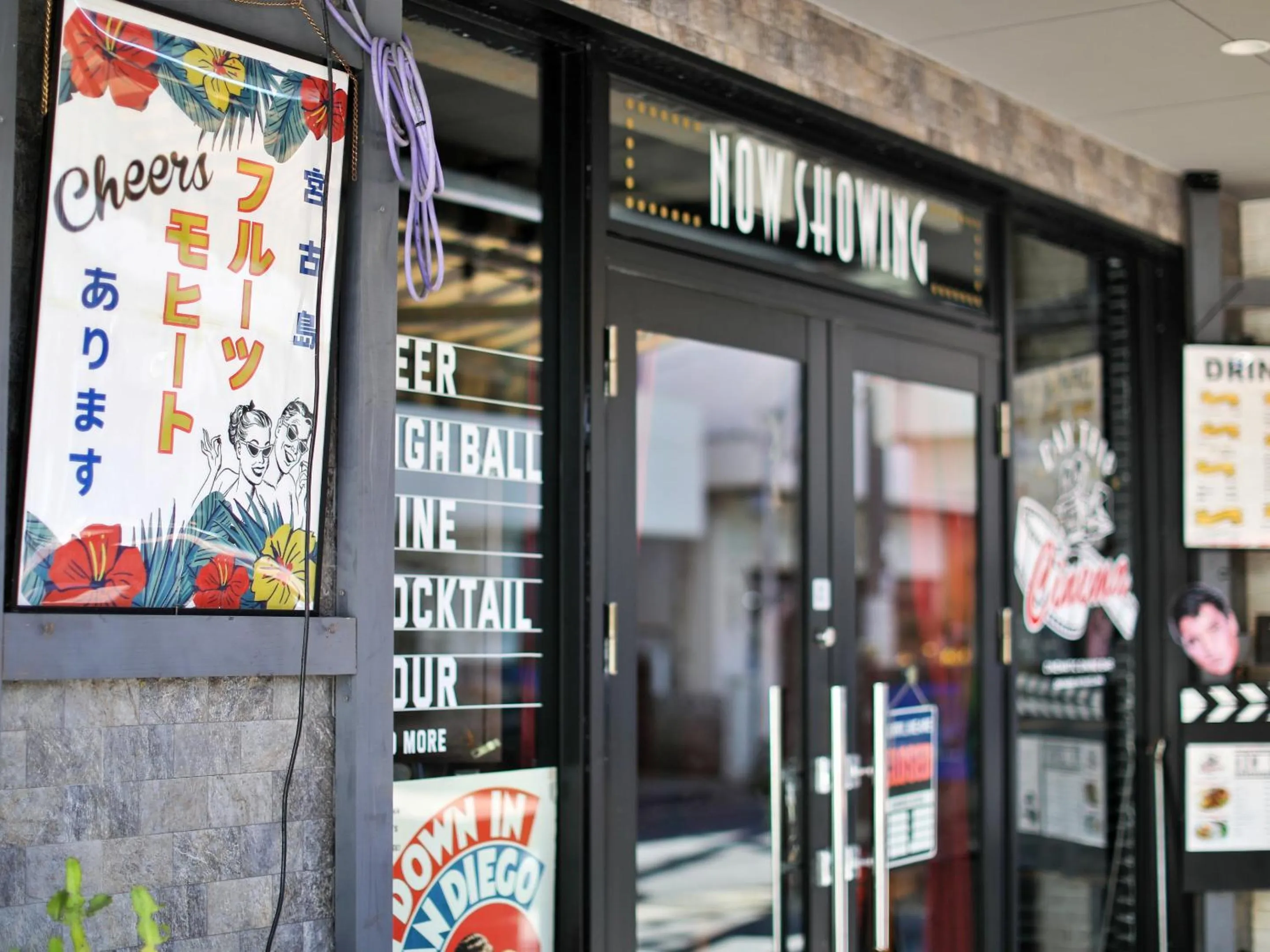 Restaurant/places to eat in Hotel 385