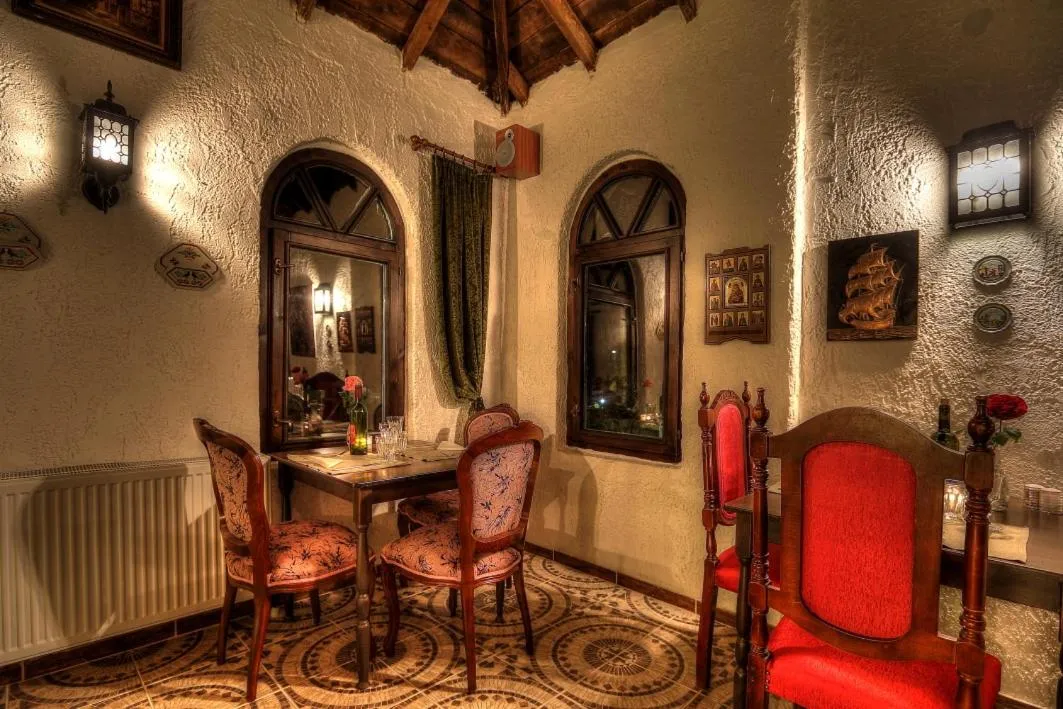 Restaurant/places to eat in Chateaux Constantin Agistro