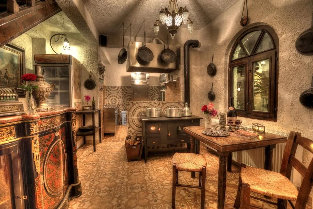 Restaurant/places to eat in Chateaux Constantin Agistro