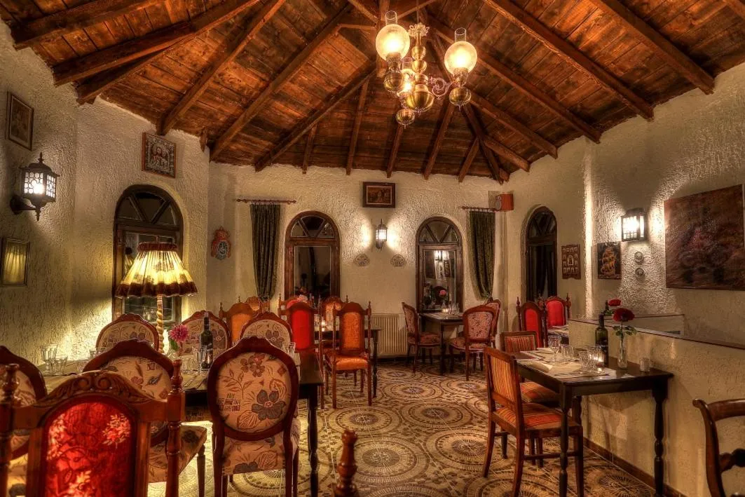 Restaurant/places to eat in Chateaux Constantin Agistro