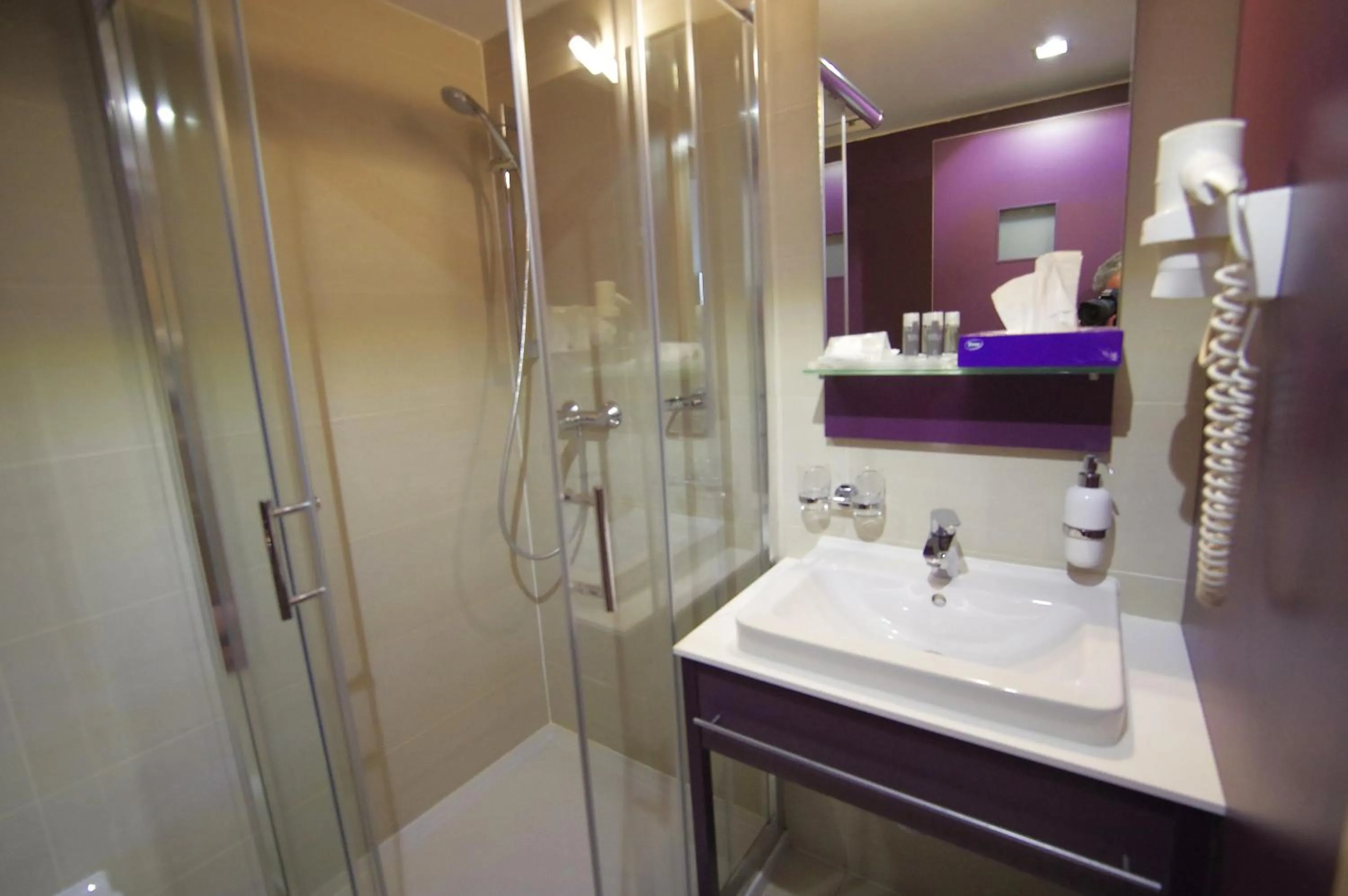 Shower in Szent Gellért Hotel