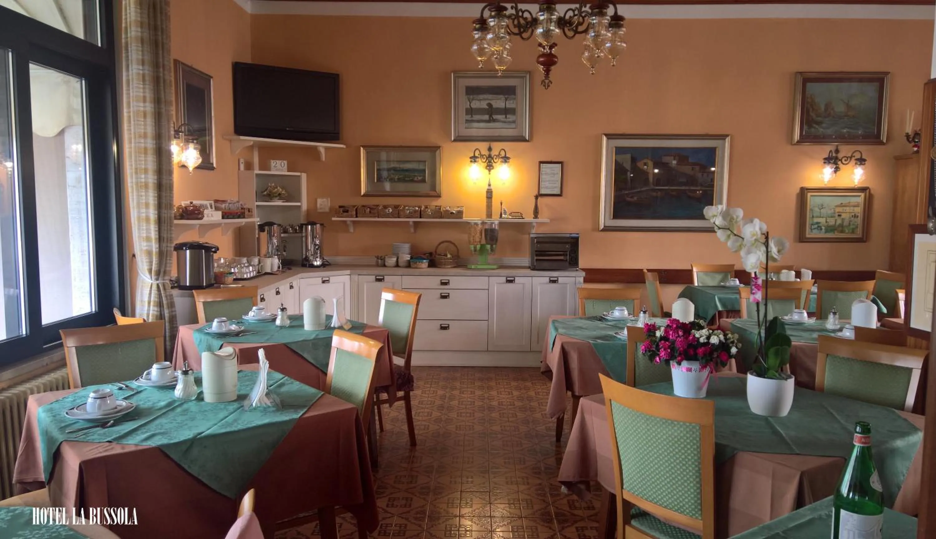 Breakfast in Hotel La Bussola