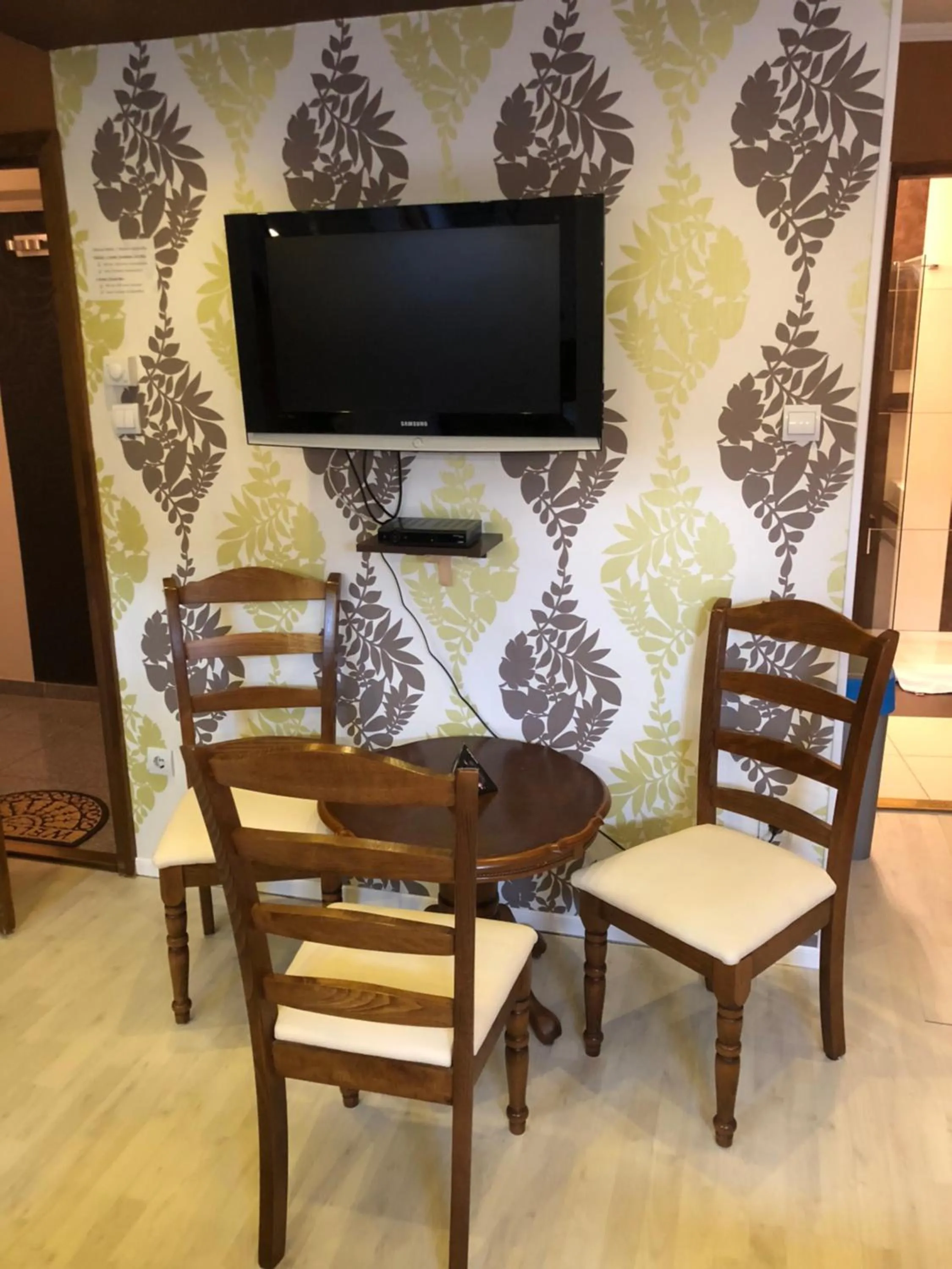 Dining area in Mosoly Apartman