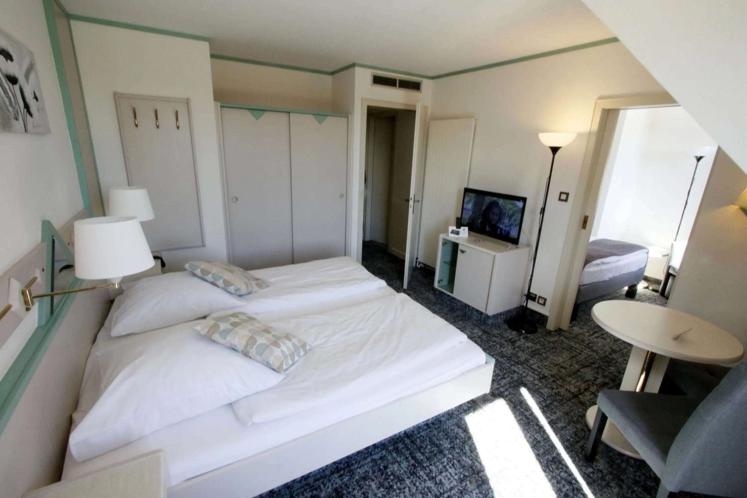Photo of the whole room, Bed in Les Portes de la Vallee