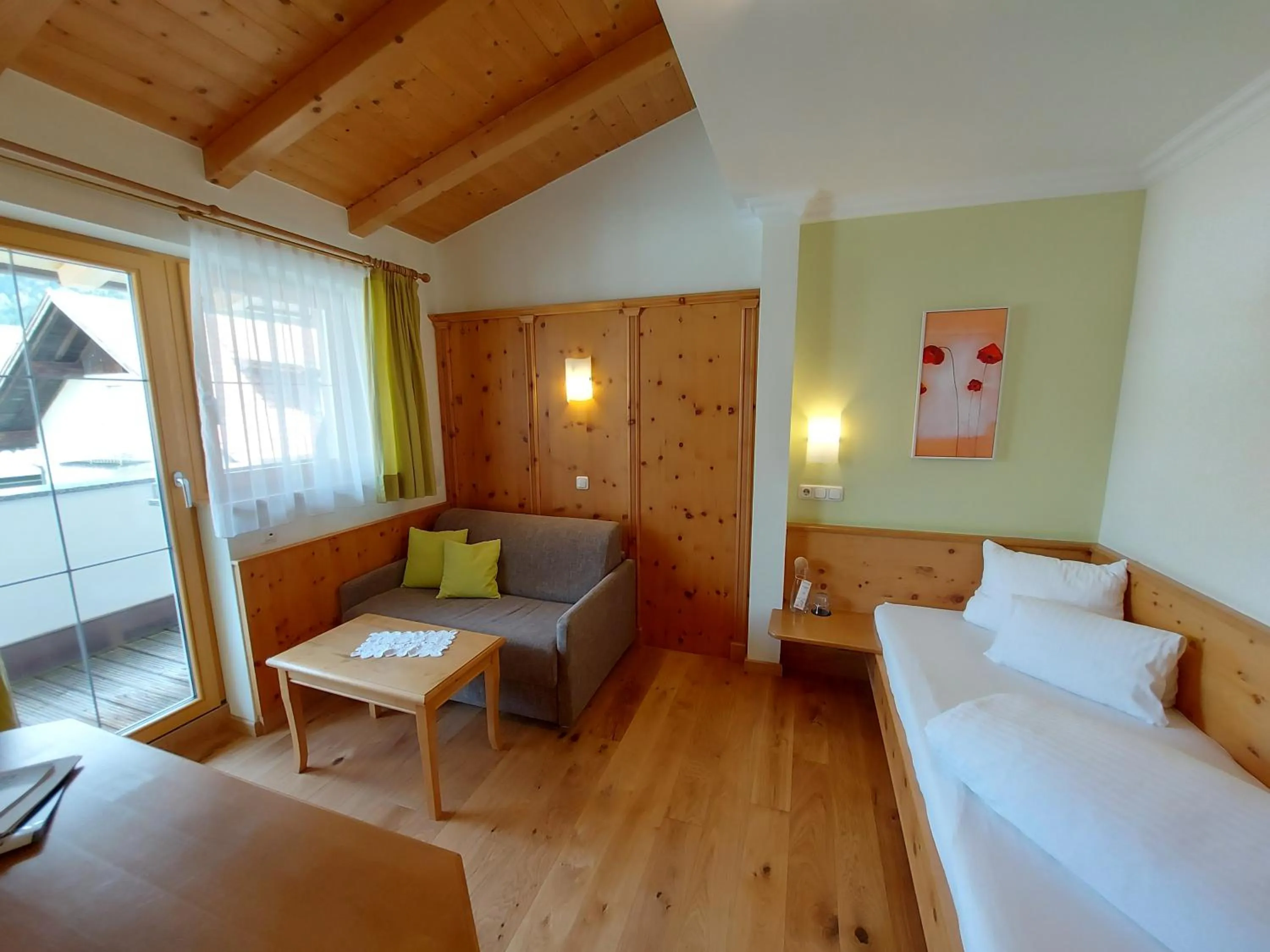 Photo of the whole room, Bed in Hotel Enzian