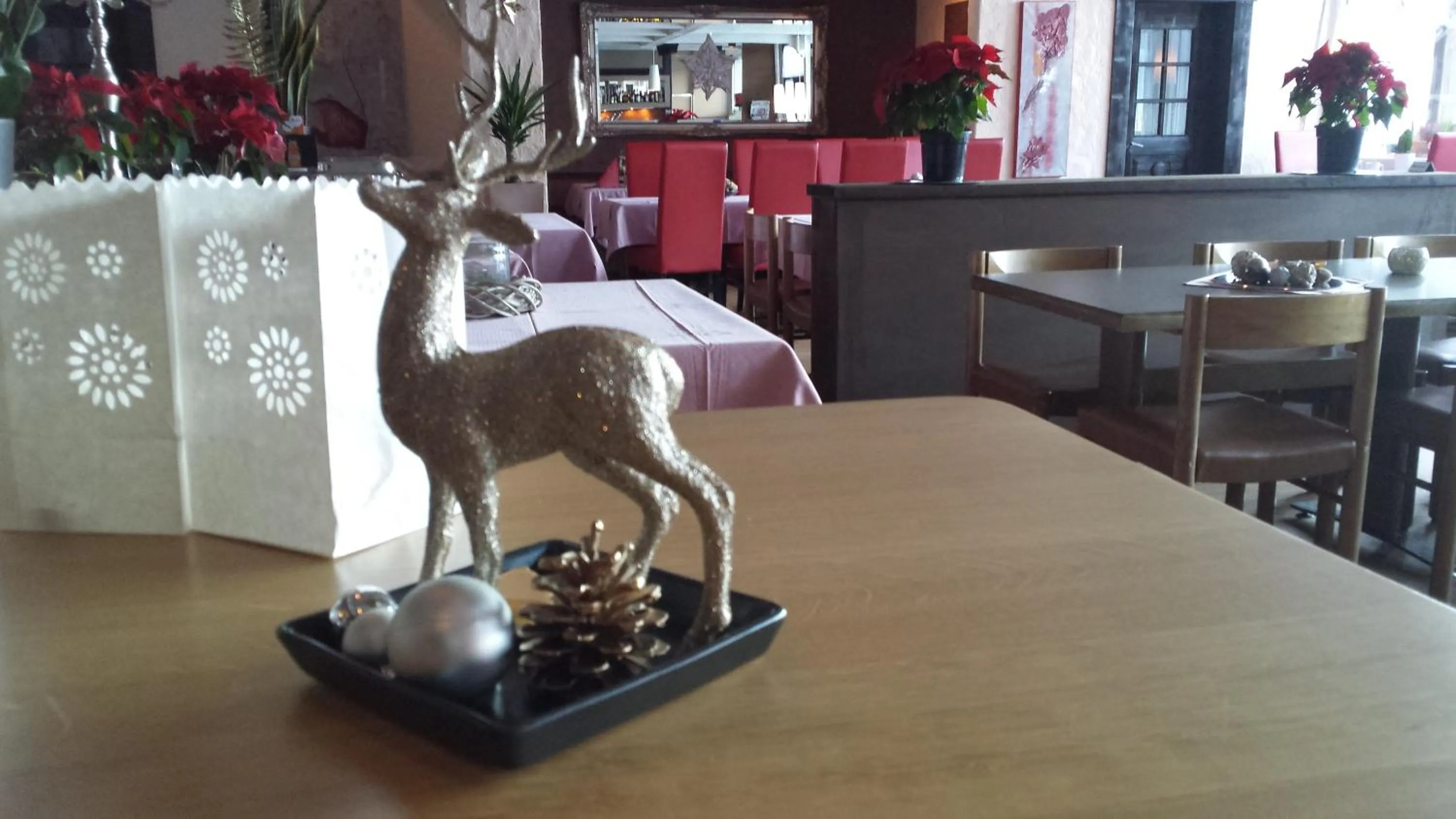 Restaurant/places to eat in Minster Hotel