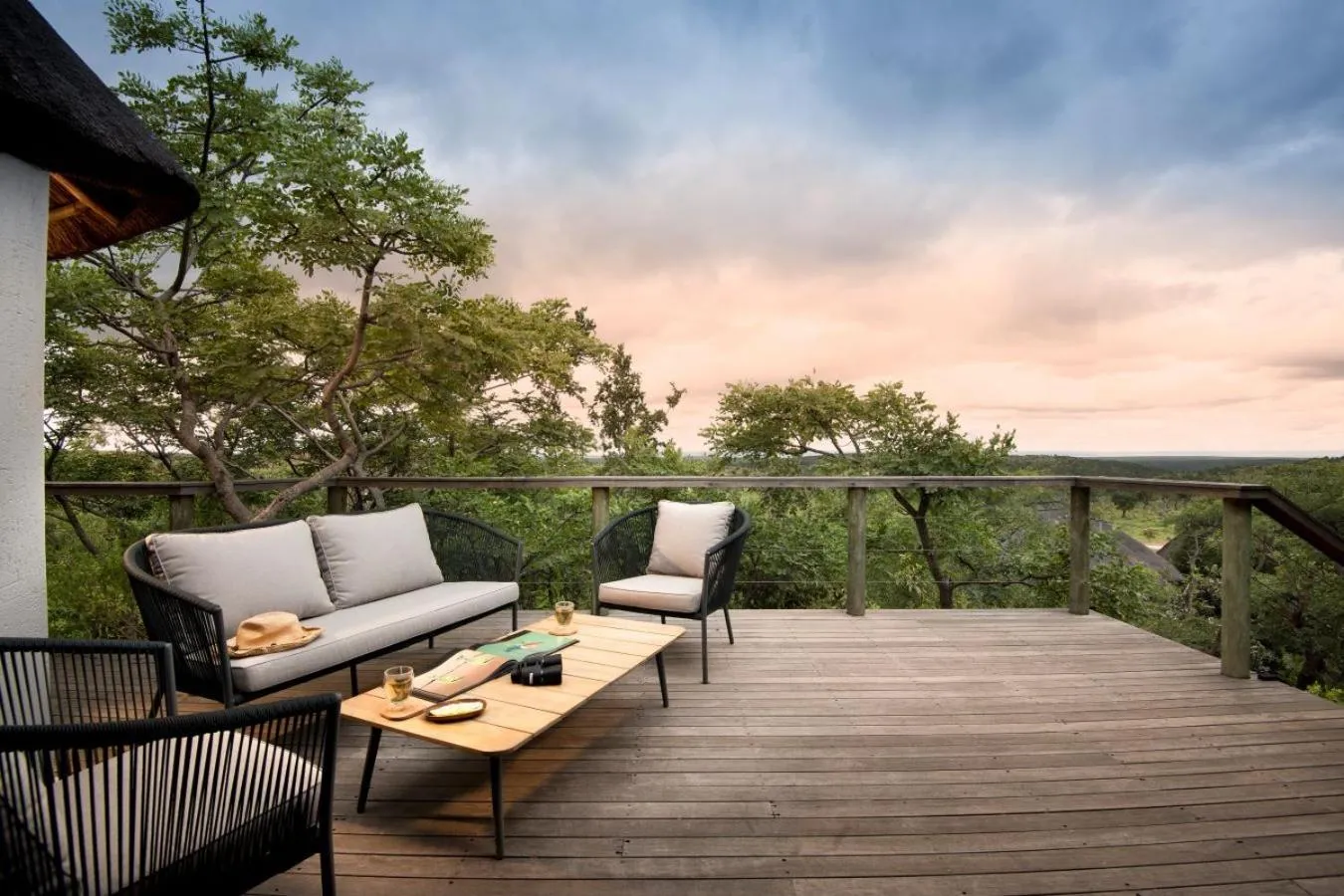 Property building in MHONDORO SAFARI LODGE & VILLA